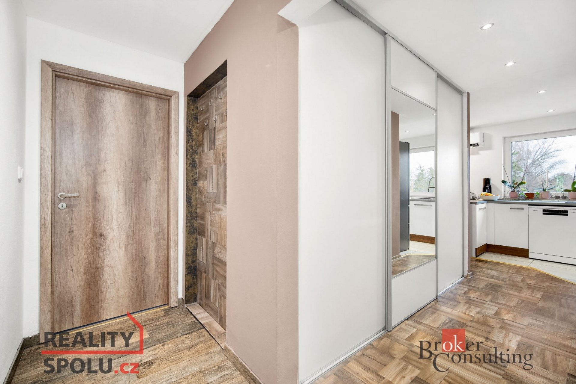 Prodej velmi prostorného bytu 3+kk