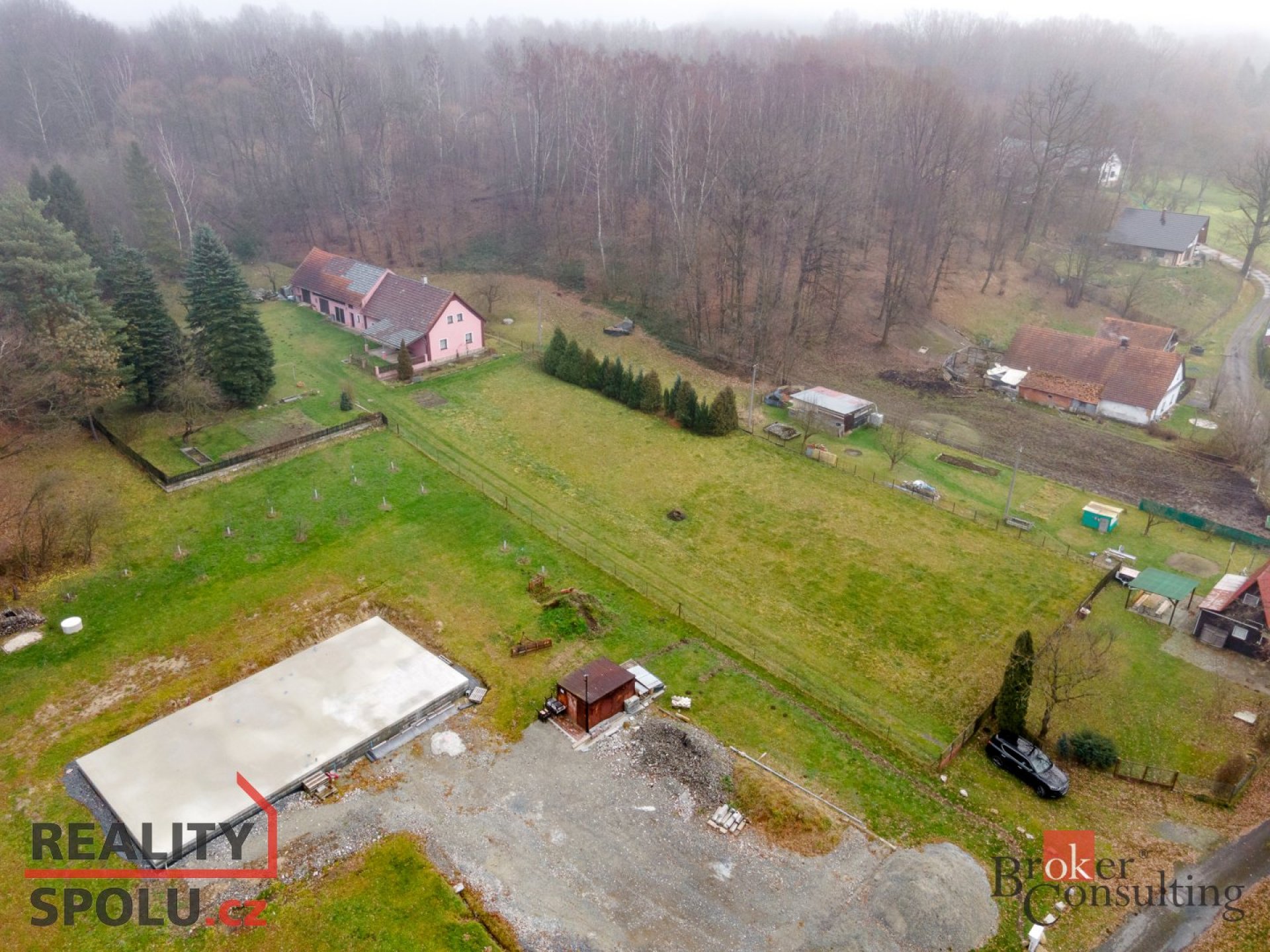 Stavební pozemek s podílem na příjezdové cestě