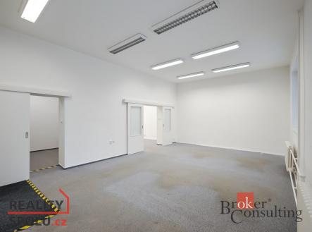 Pronájem komerčního objektu, administrativní budova, 740 m²