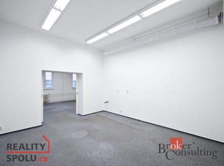 Pronájem komerčního objektu, administrativní budova, 740 m²