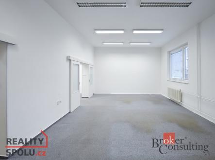 Pronájem komerčního objektu, administrativní budova, 740 m²