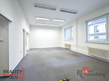 Pronájem komerčního objektu, administrativní budova, 740 m²