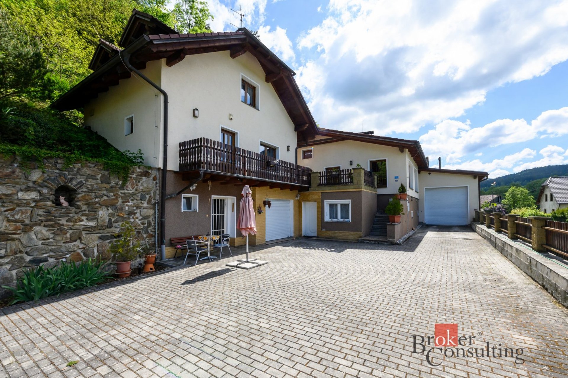 Prodej vícegeneračního rodinného domu v Dešenicích, části Milence