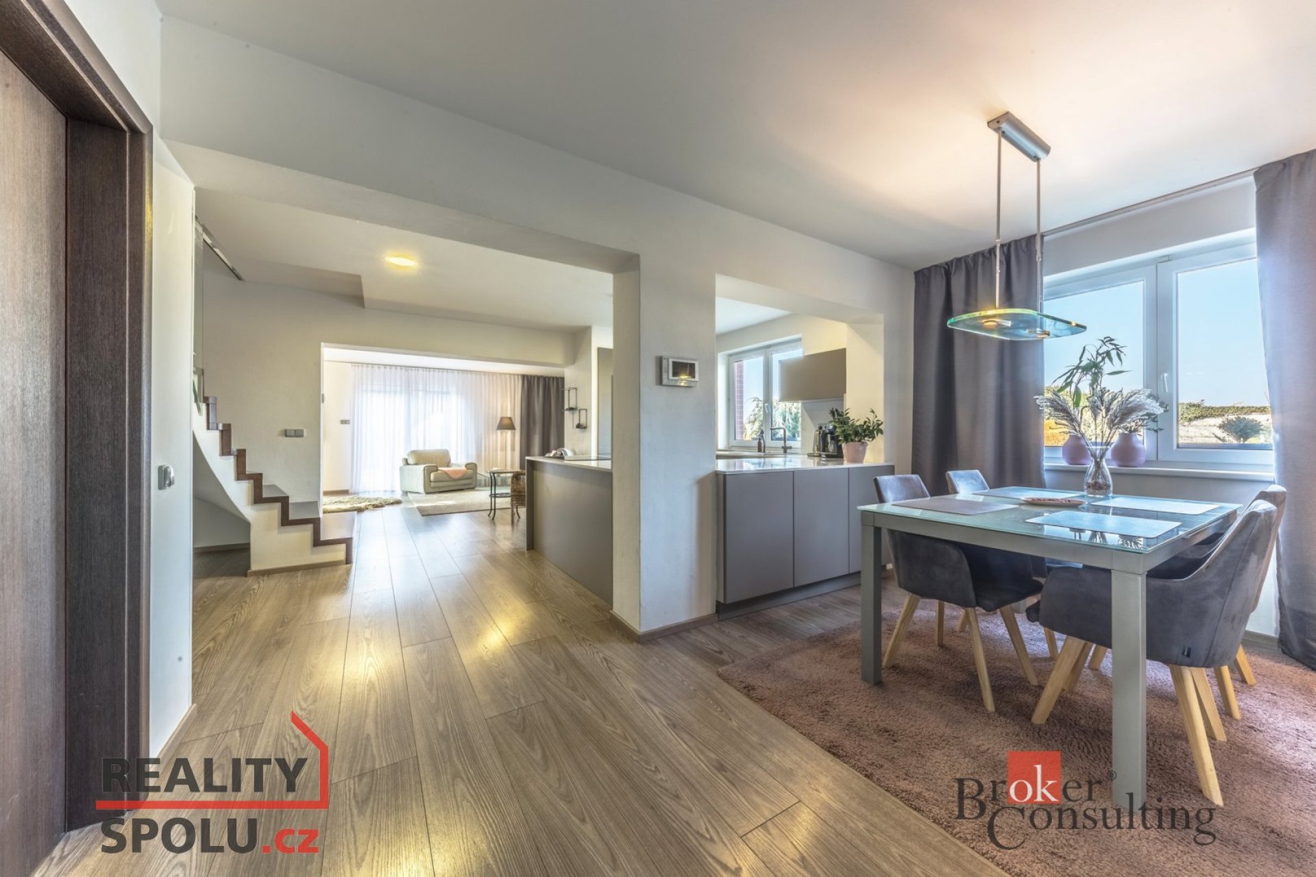 Prodej prostorného rodinného domu s dispozicí 5kk a pozemkem 1.289 m2 v Mladé Boleslavi - Čejeticích