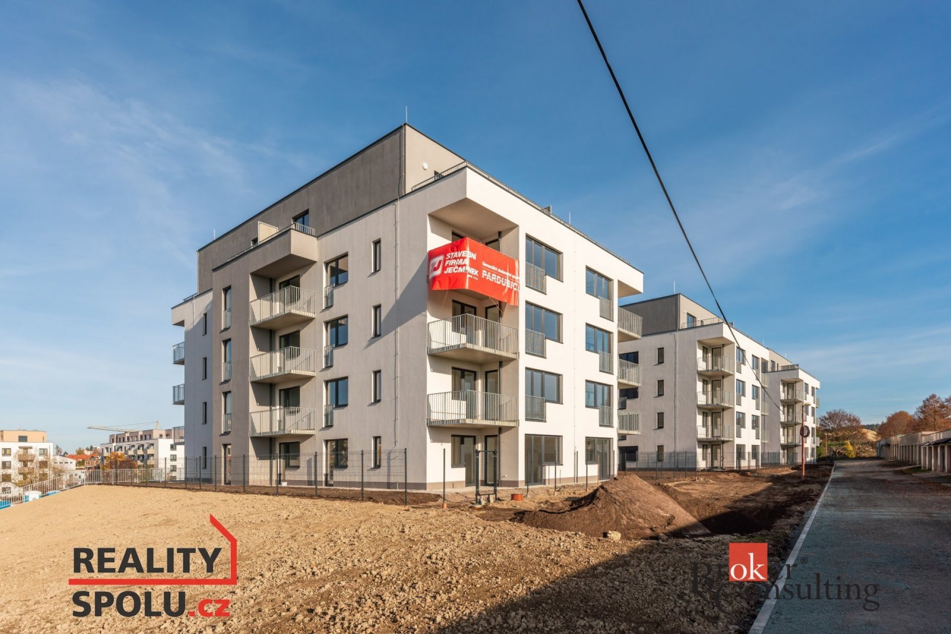 Střešní prostorné 2+kk s terasou a balkonem