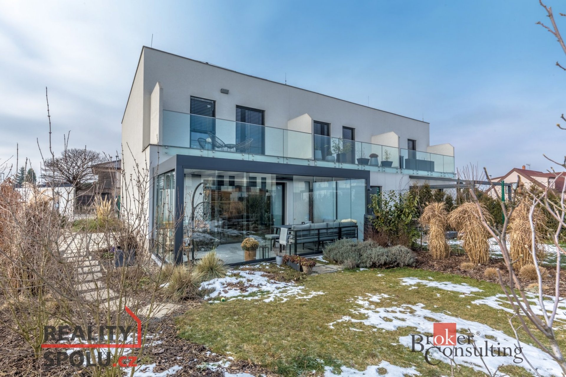 Nízkoenergetický moderní rodinný dům 5 KK, pozemek 325 m2, P8 - Dolní Chabry