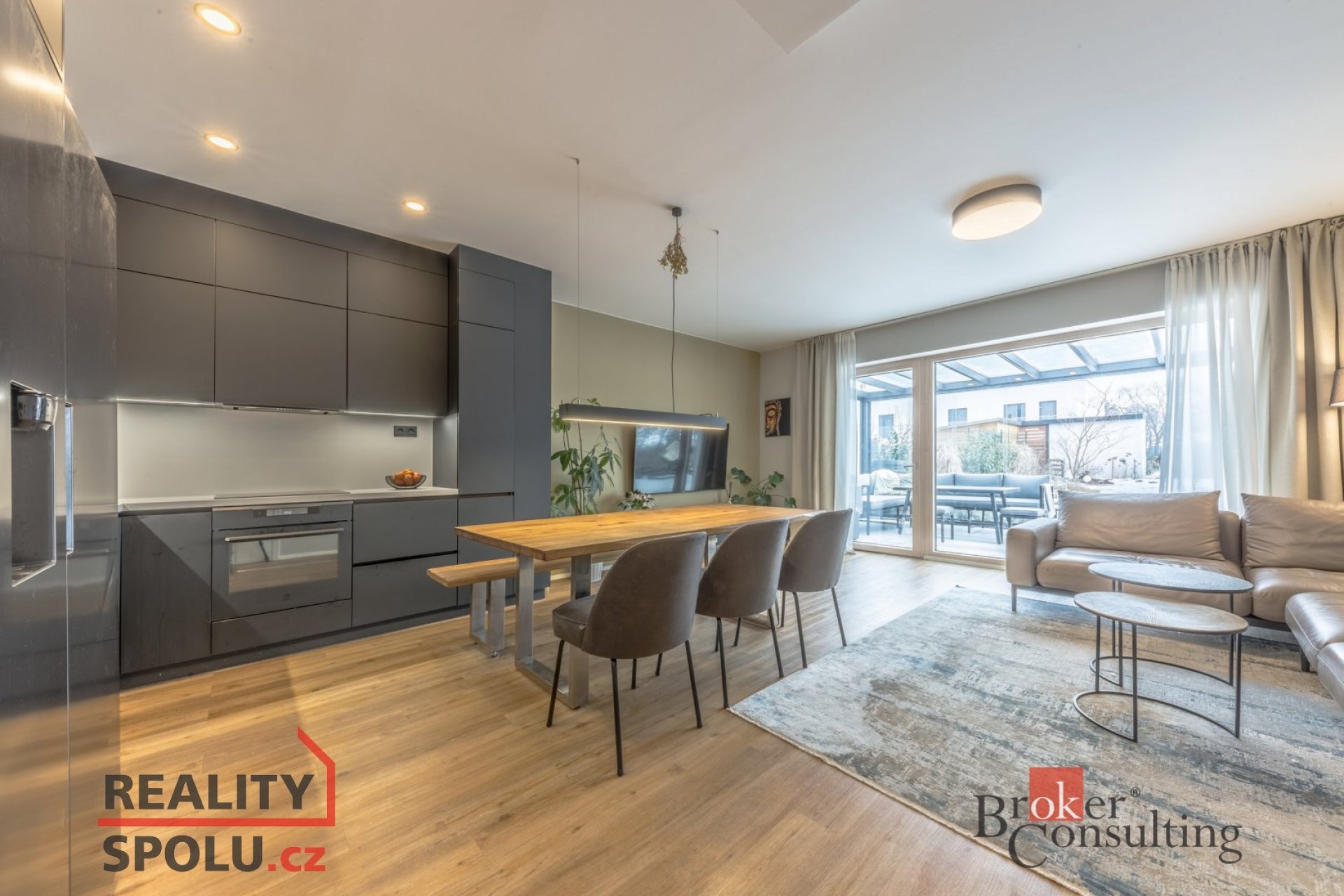 Nízkoenergetický moderní rodinný dům 5 KK, pozemek 325 m2, P8 - Dolní Chabry