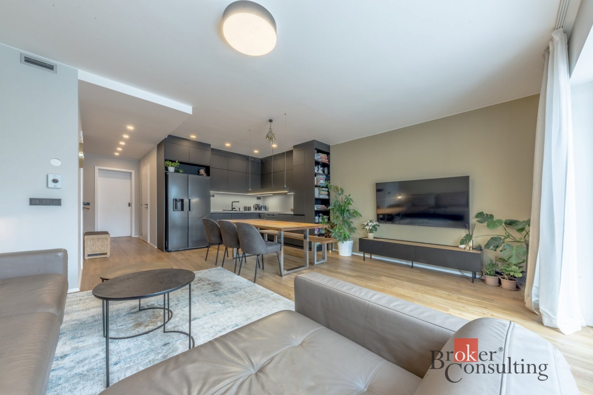 Nízkoenergetický moderní rodinný dům 5 KK, pozemek 325 m2, P8 - Dolní Chabry