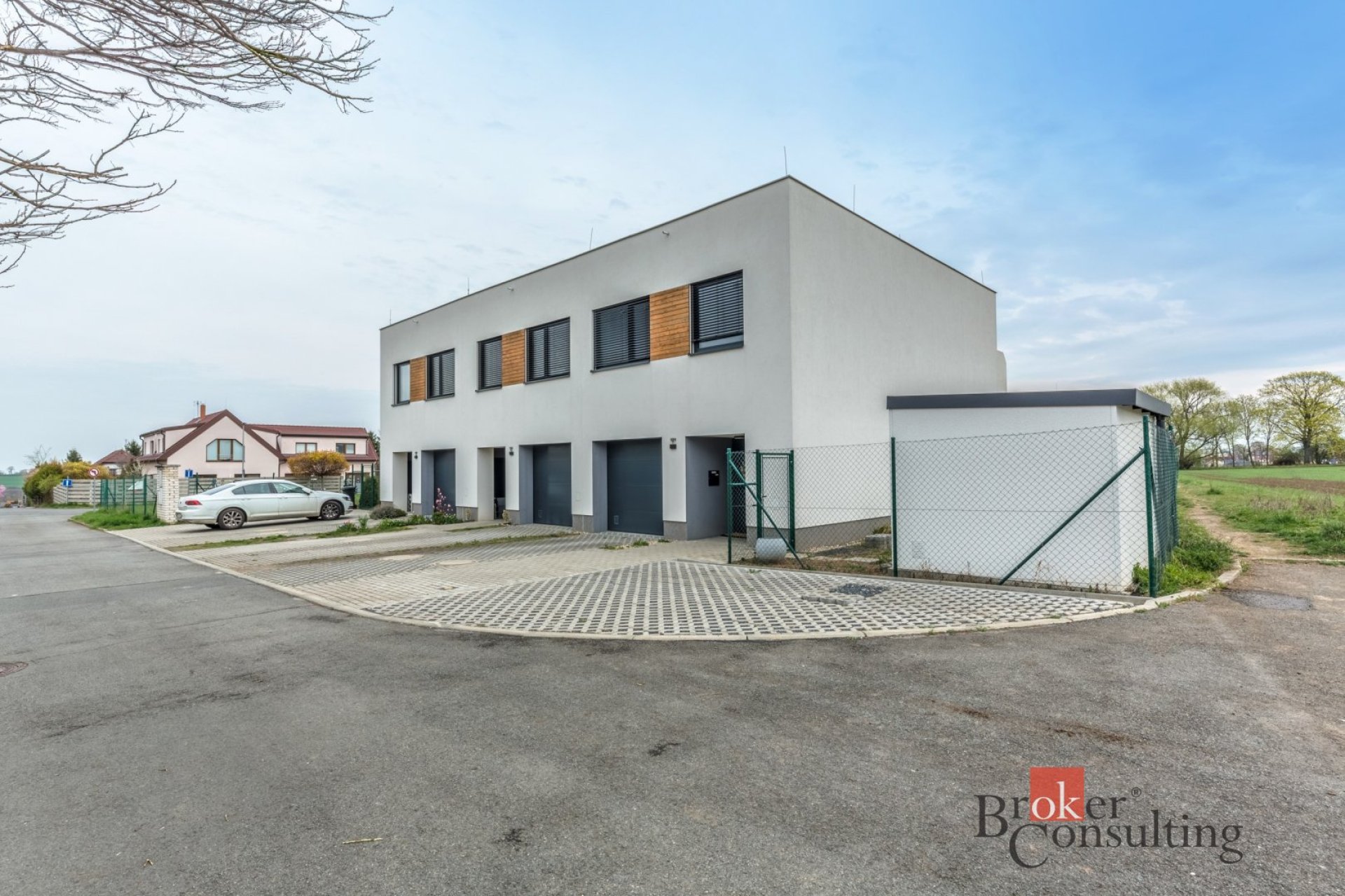 Nízkoenergetický moderní rodinný dům 5 KK, pozemek 325 m2, P8 - Dolní Chabry