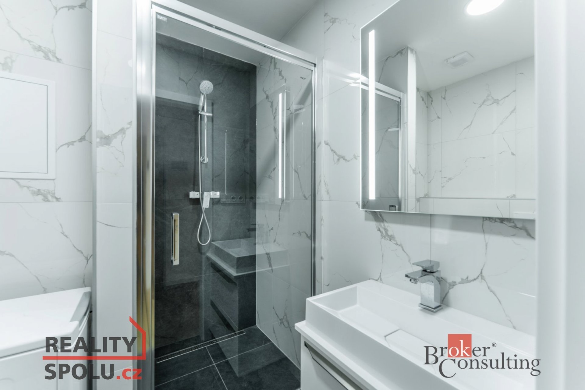 Pronájem moderního bytu 3kk s lodžií, Praha 8 - Libeň