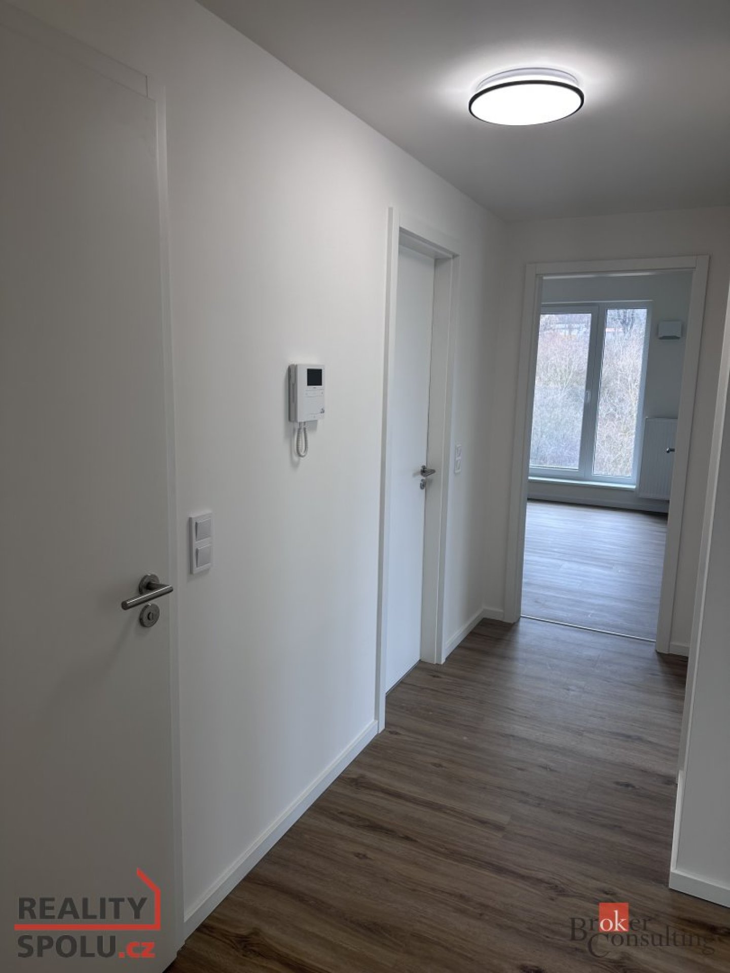 Pronájem novostavby 3+kk s balkonem, parkovacím stáním a sklepem – Kladno