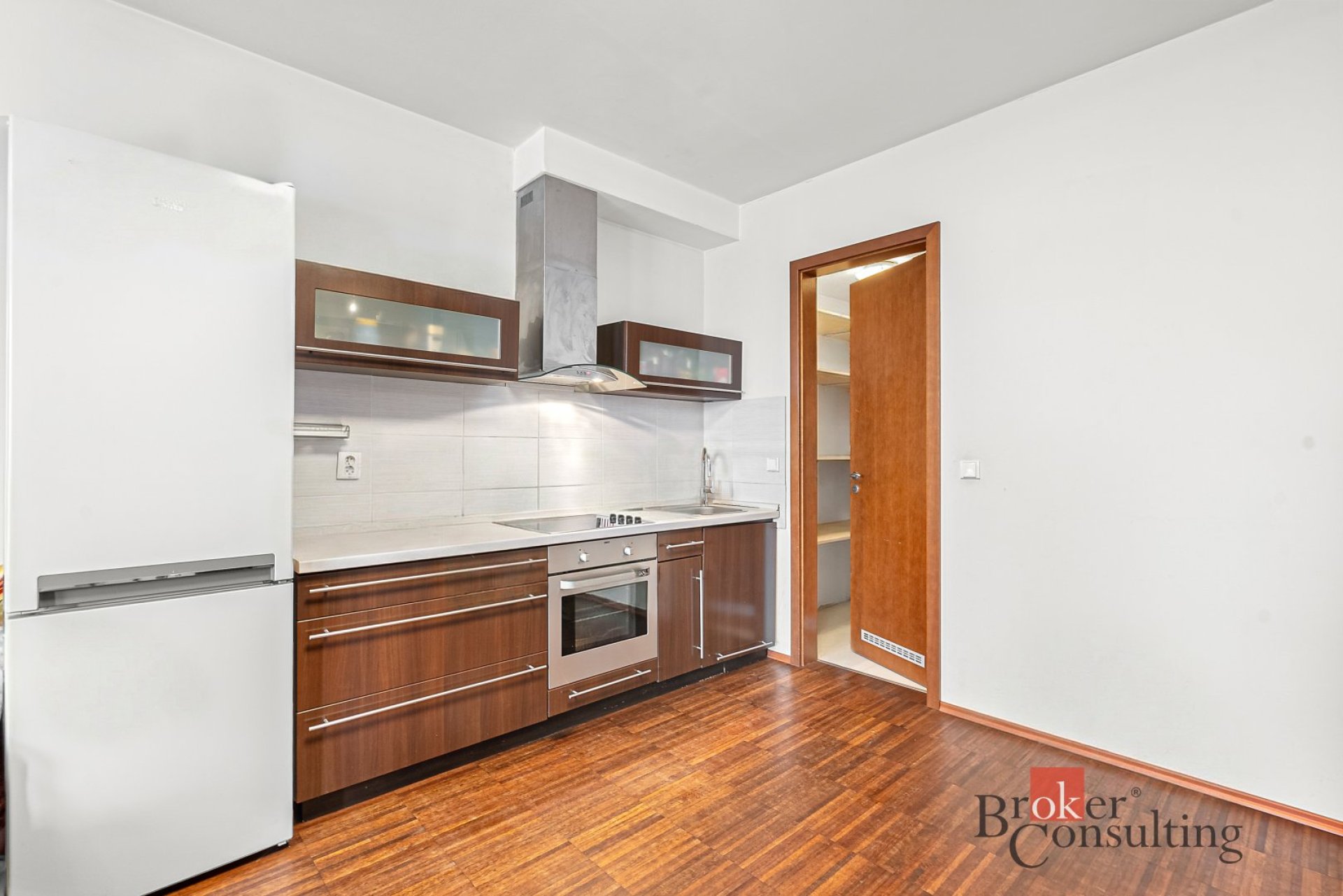 Prodej bytu 2+kk 68 m2 , terasa 6m2 + garážové stání Jeremiášova 2722/2c, Praha 5