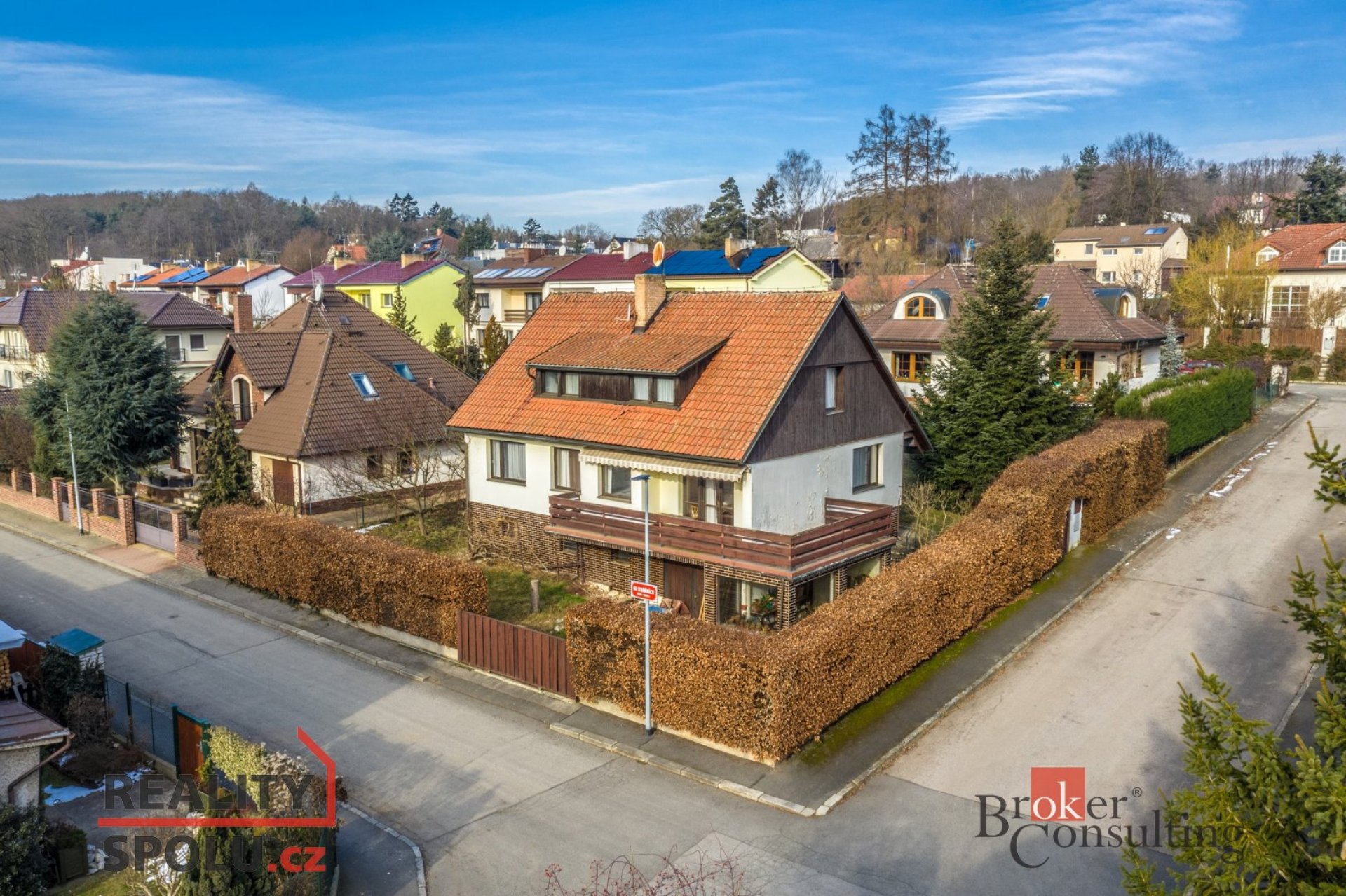 Prodej domu 5+1 (Praha 4 - Točná) na jižně oreintovaném pozemku 609 m2