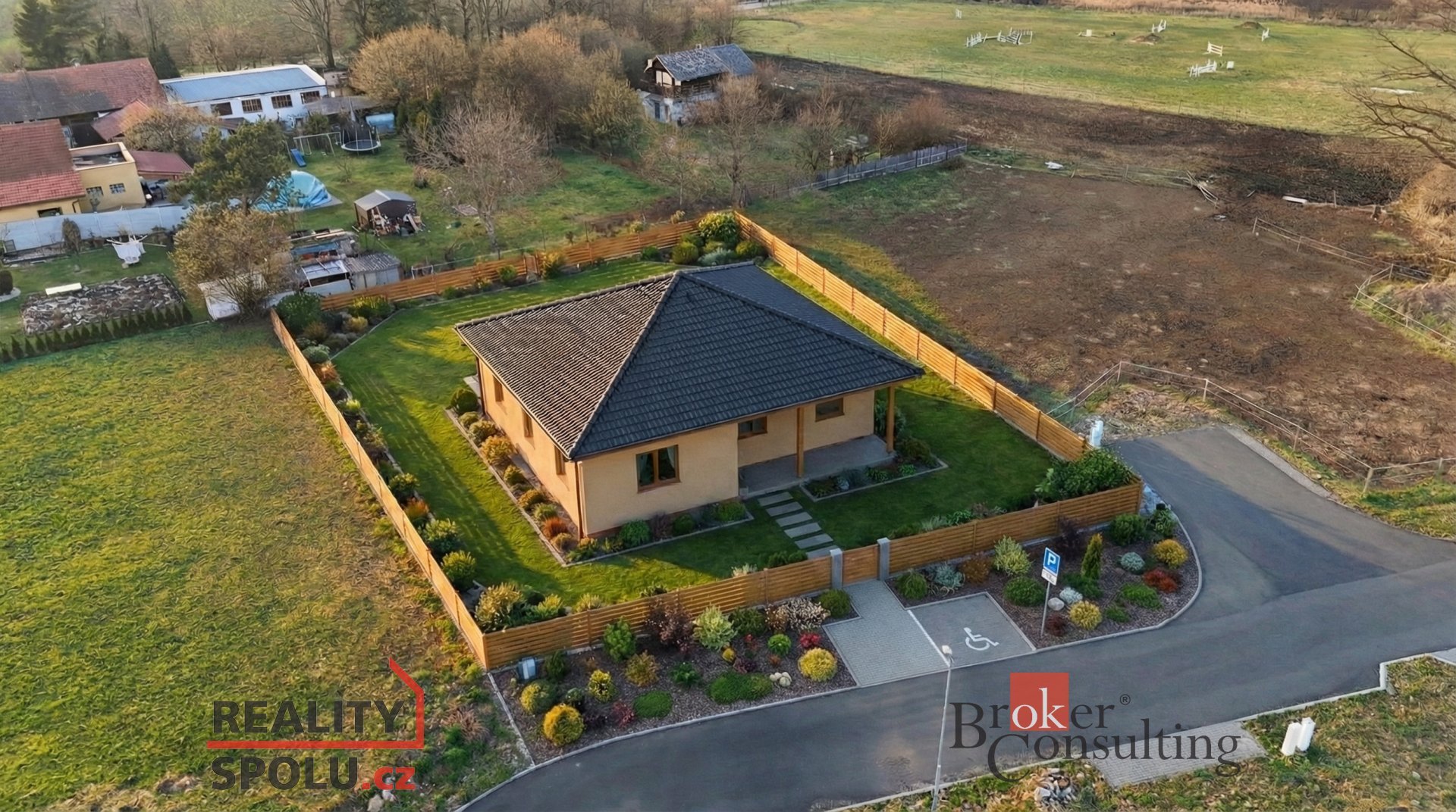 Prodej, pozemky/bydlení, 1307 m2, Rokytno , Pardubice [ID 82567]