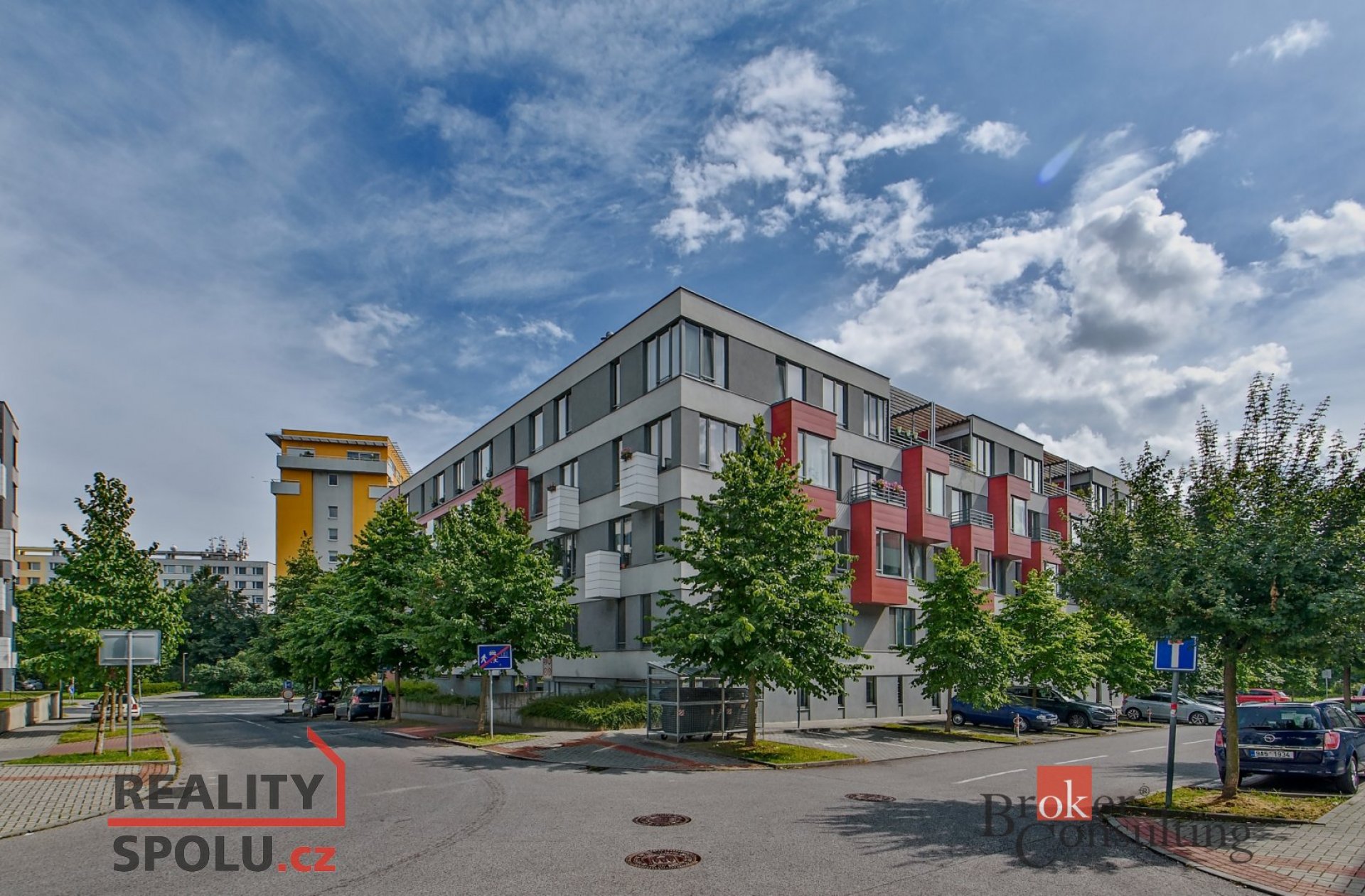 Pronájem bytu 1+kk, 40 m2, Praha 9 Prosek, ul. Trmická, parkovací stání