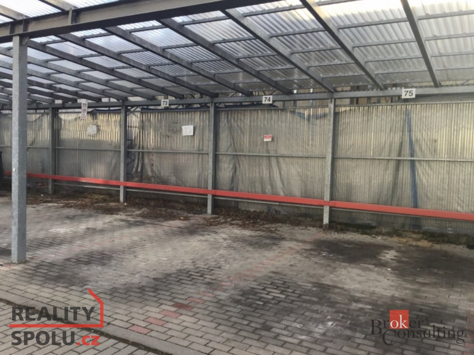 Prodej zastřešeného parkovacího stání 13,9 m²