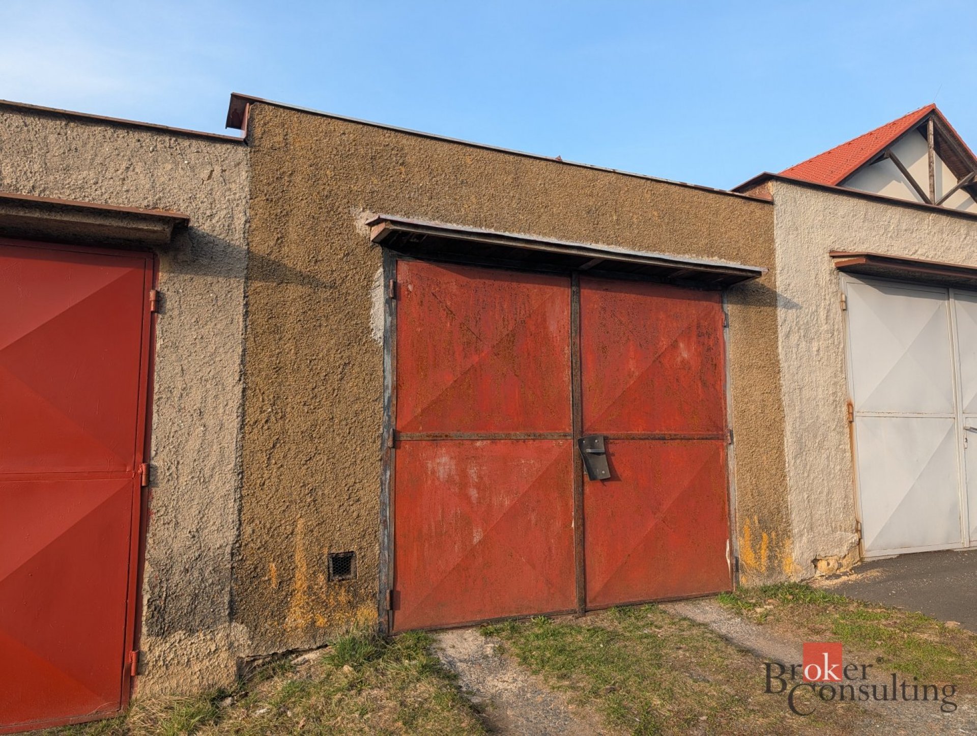 Prodej prostorné garáže v Přimdě - v blízkosti ul. Nová