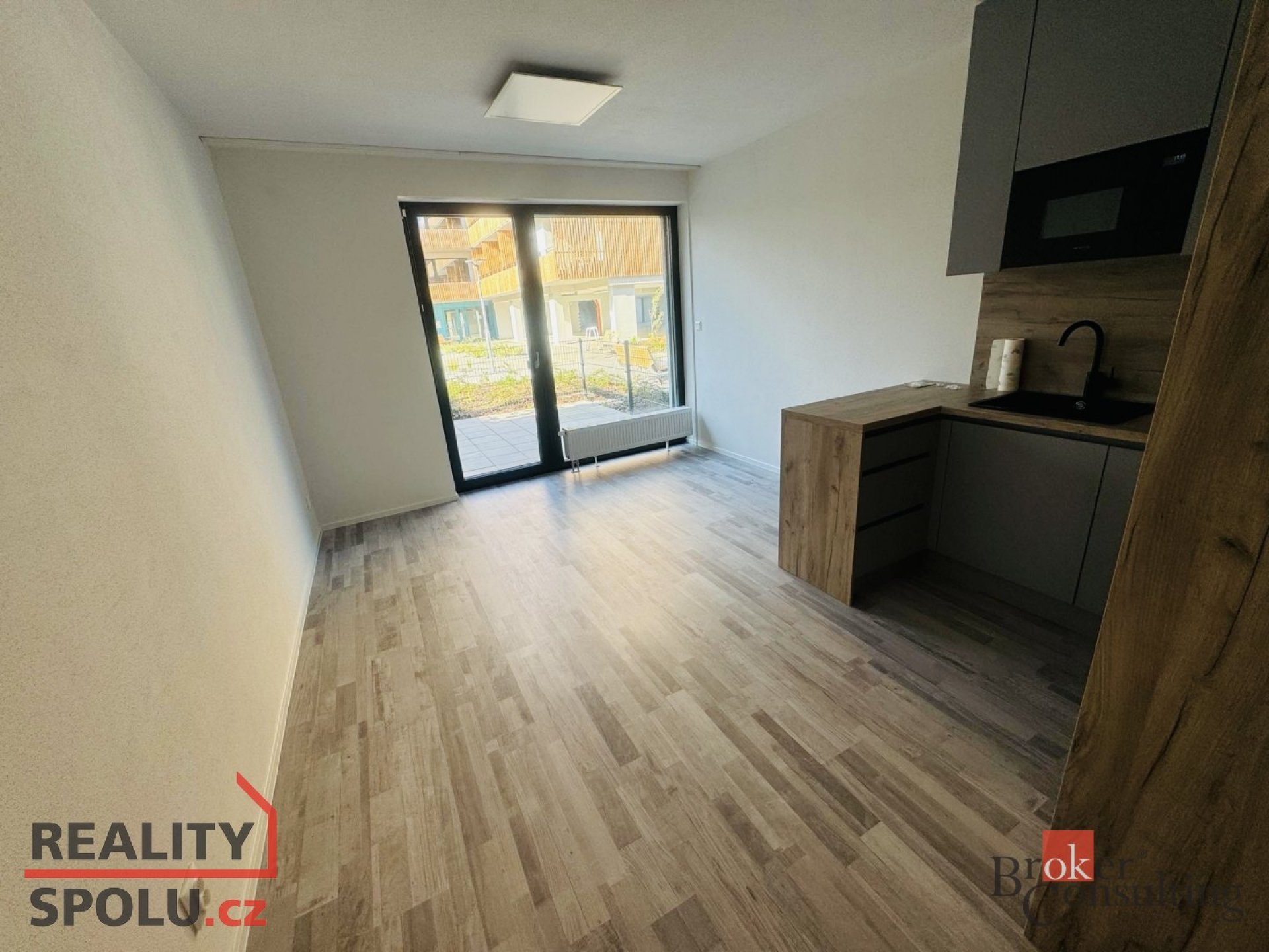 Pronájem, byty/1+kk, 30 m2, Kartónová 2844/10, Východní Předměstí, 32600 Plzeň 2-Slovany [ID 83382]