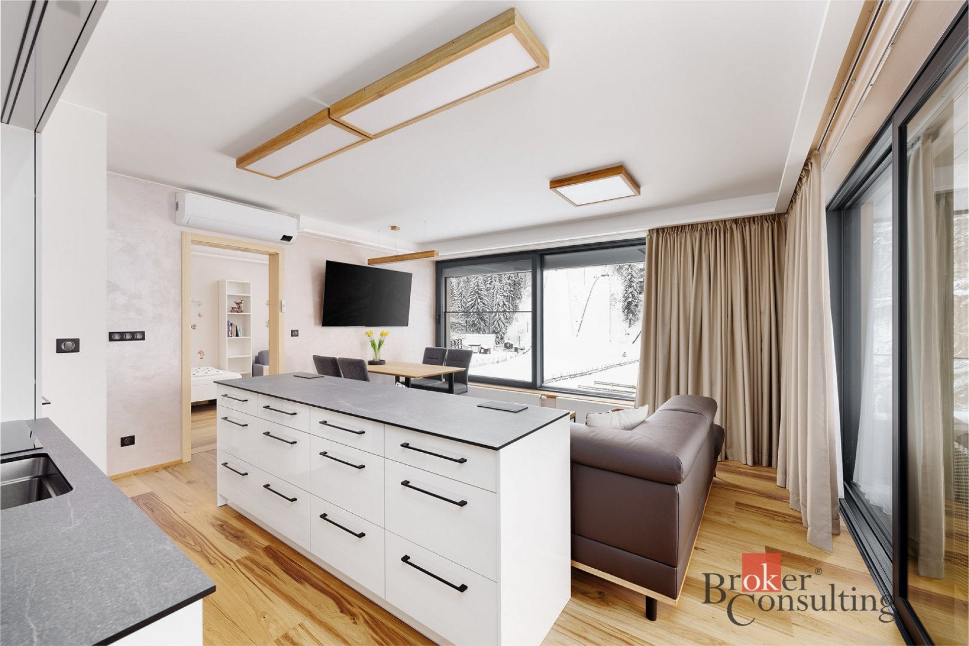 Corso Harraochov 100m2 bytová jednotka 4kk , 2 parkovací místa