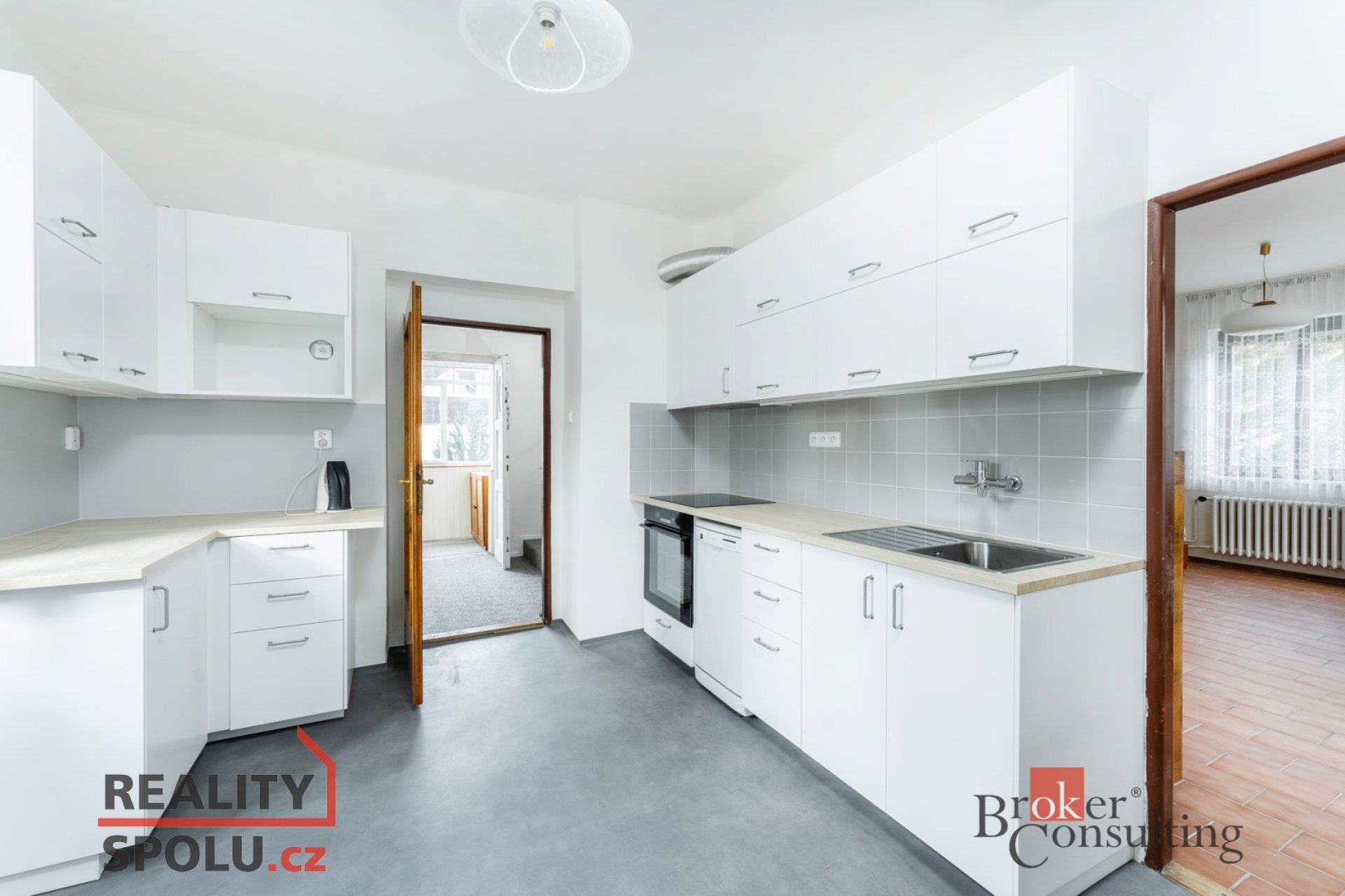 Rodinný dům k pronájmu v klidné zelené lokalitě - Praha 8, Ďáblice