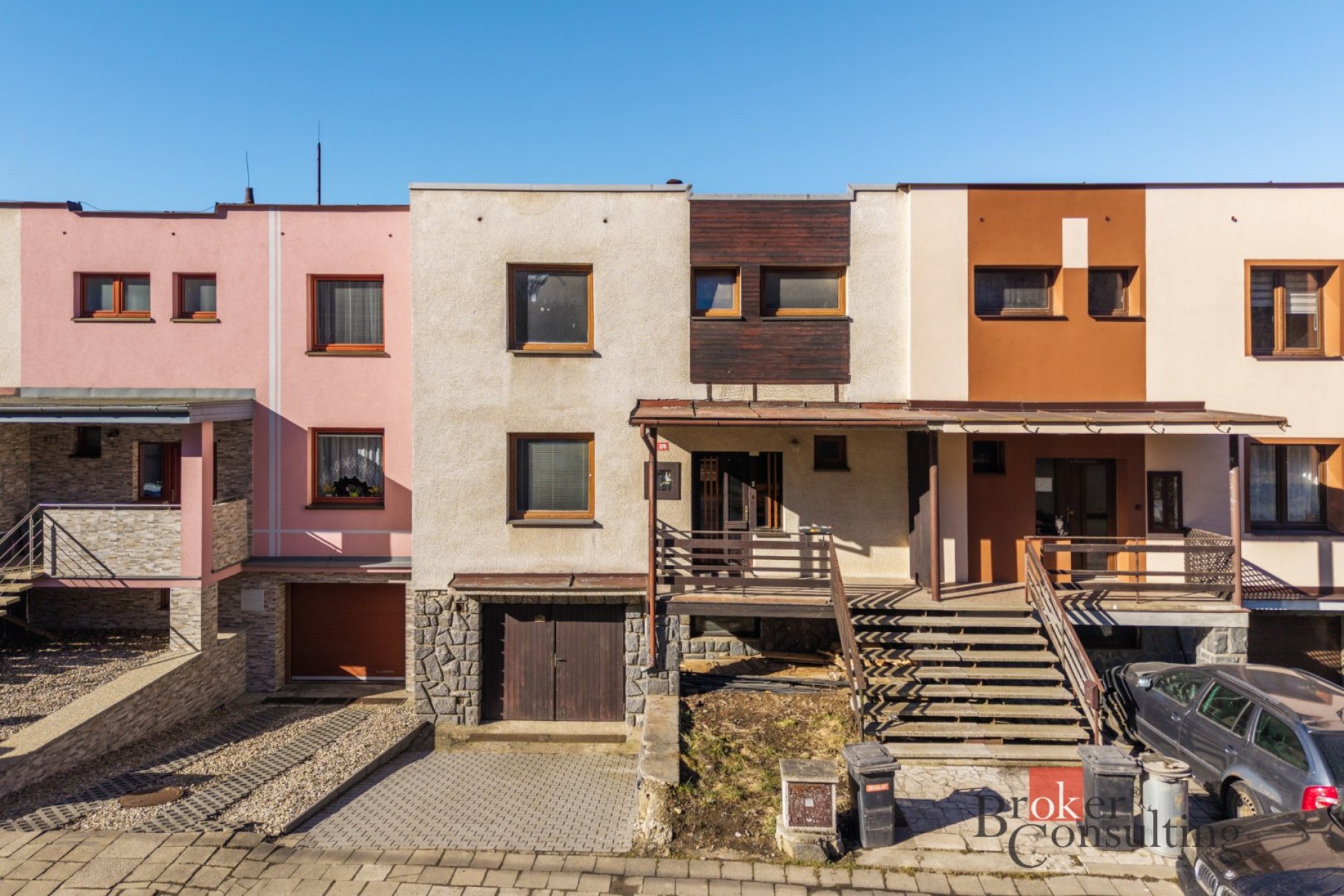 Prostorný rodinný dům se zahradou a garáží – Bobrová