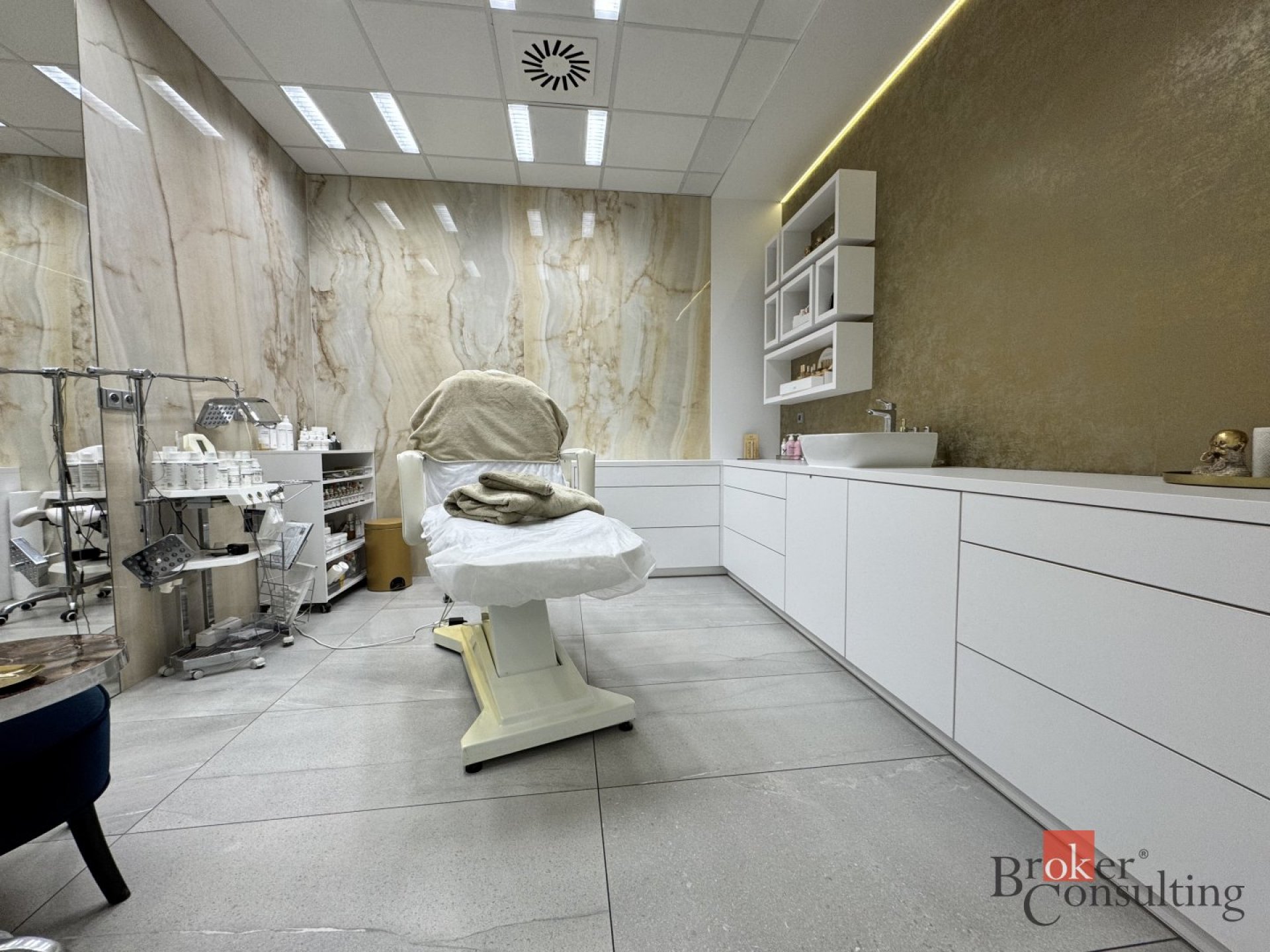 Pronájem, komerční/ostatní, 11 m2, Otýlie Beníškové 1664/14, Severní Předměstí, 30100 Plzeň 1 [ID 83