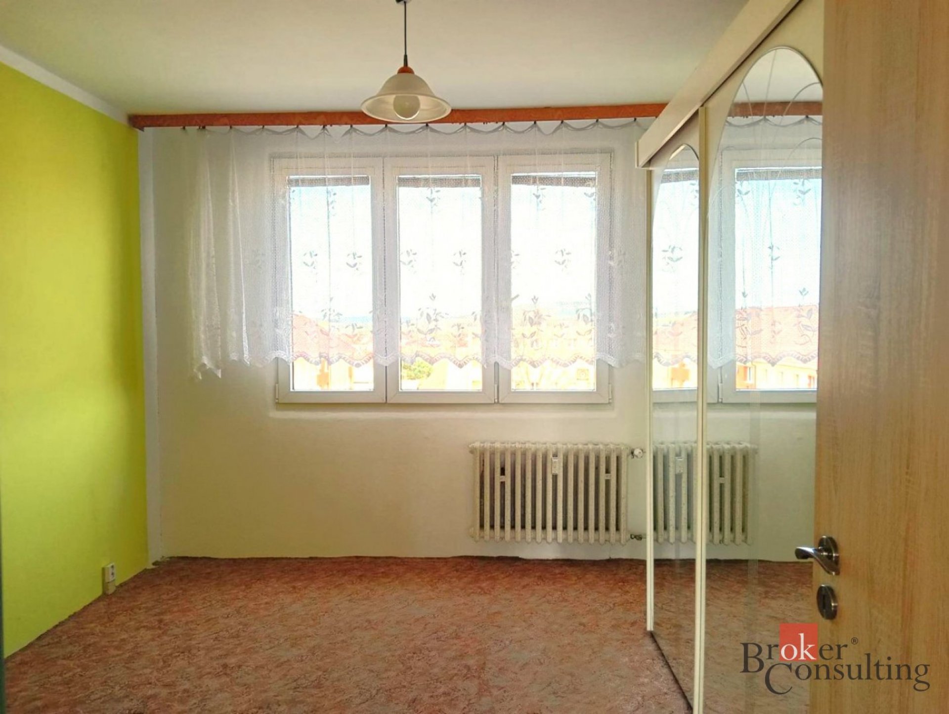 Světlý byt 3+1 s balkonem – 66 m², klidná lokalita