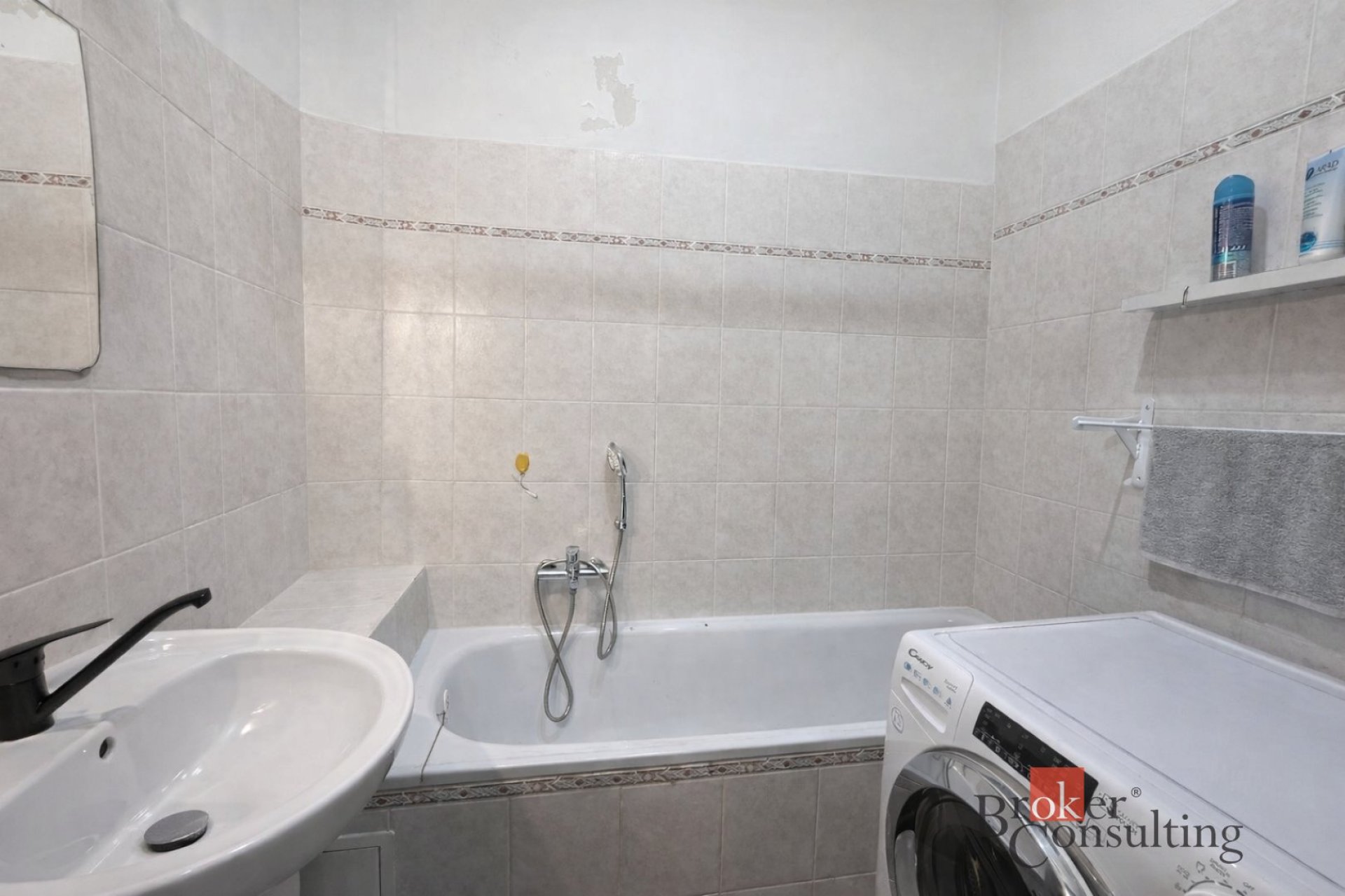 Převod dr. podílu, byty/1+kk, 38 m2, Prouzova 792/6, Vysočany, 19000 Praha 9 [ID 83528]