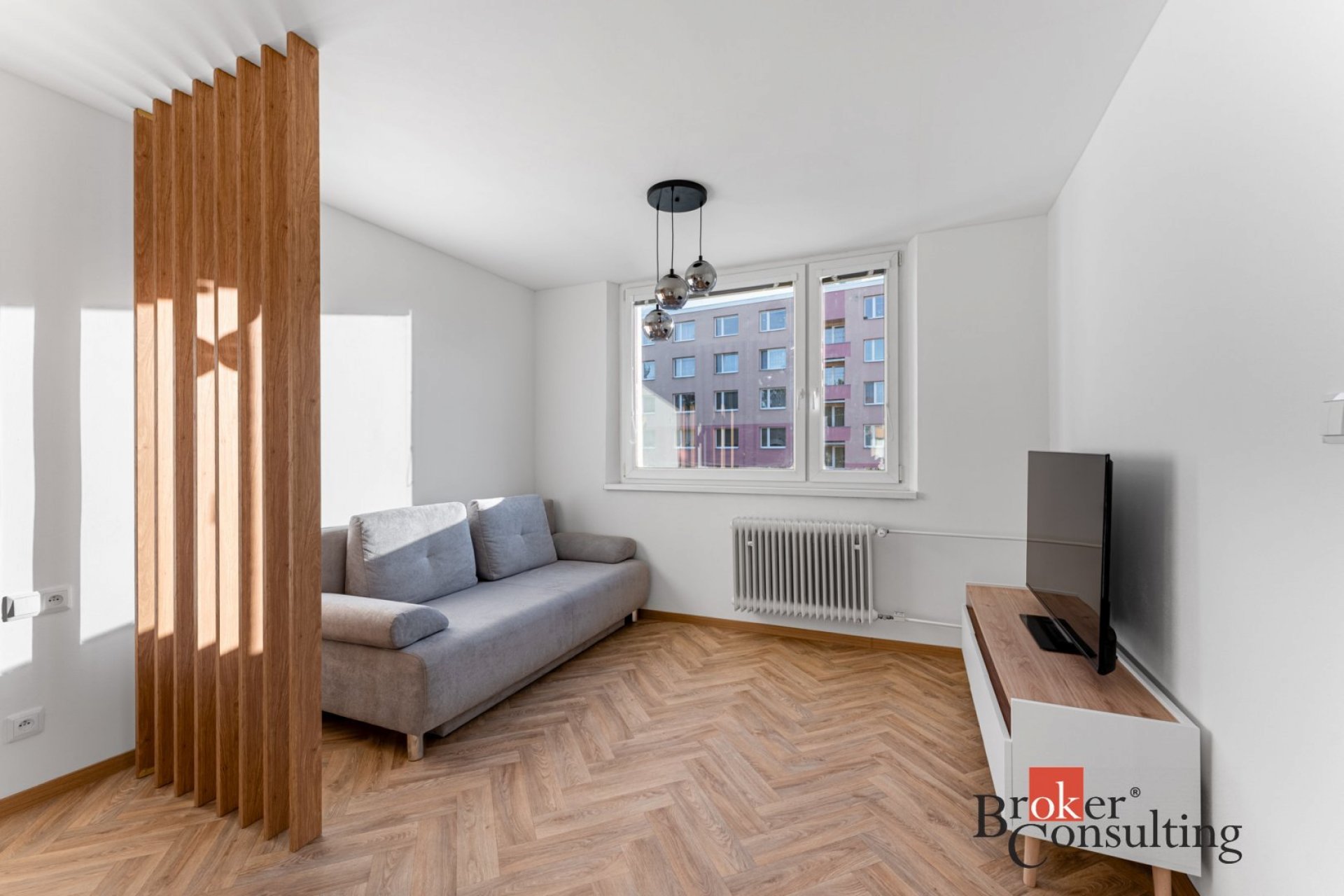 Pronájem bytu 1+1 s lodžií a sklepem