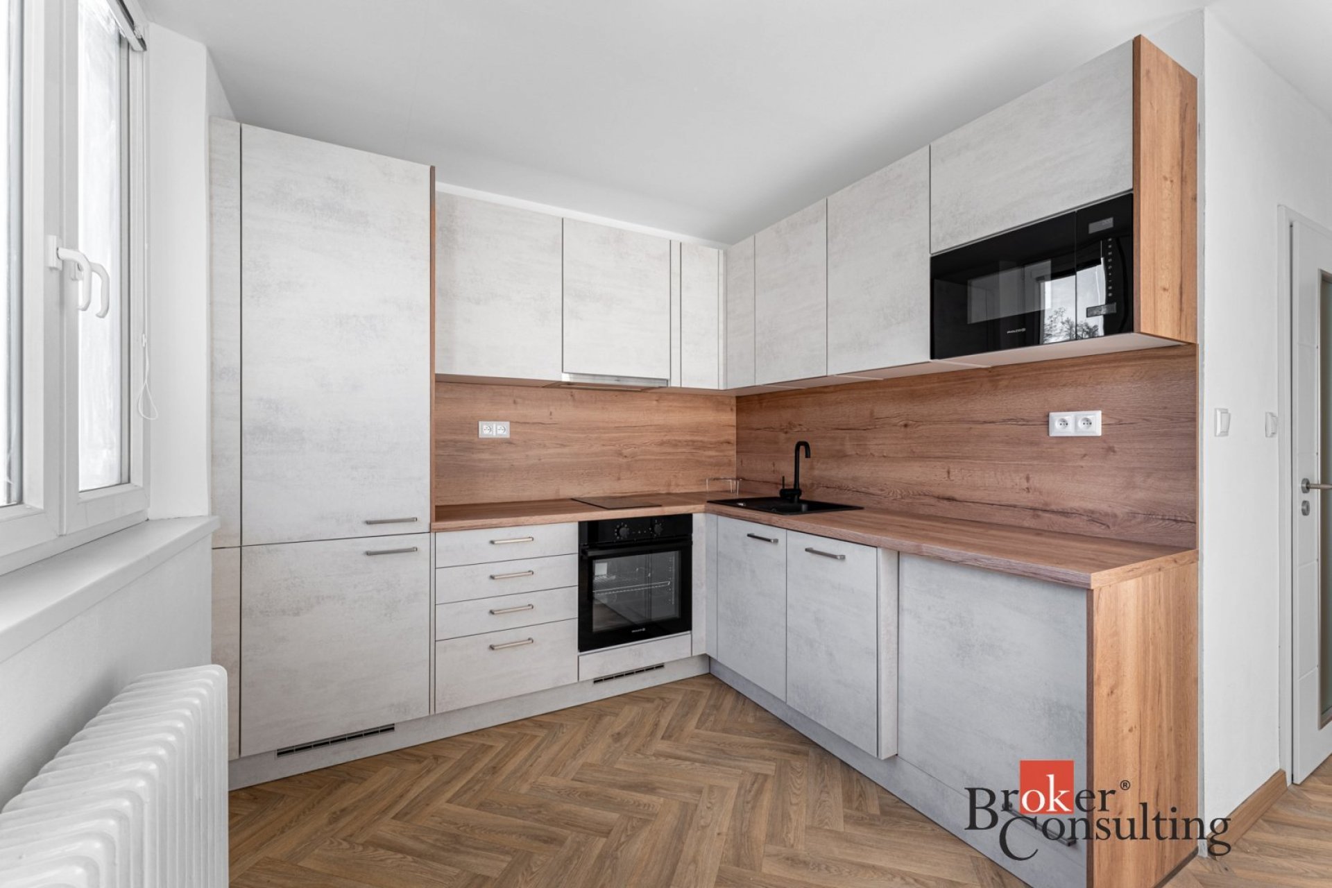 Pronájem bytu 1+1 s lodžií a sklepem