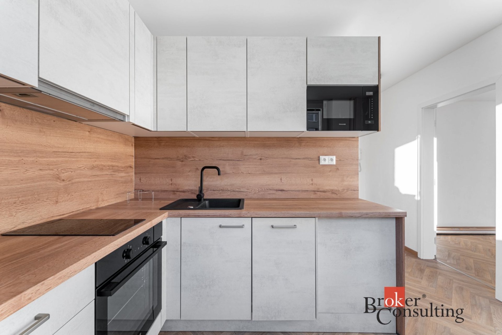 Pronájem bytu 1+1 s lodžií a sklepem