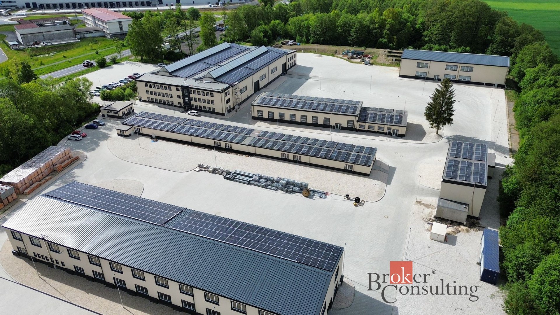 Komerční areál po rekonstrukci s vysokým potenciálem a strategickou polohou – Ostrov (Dolní Žďár)