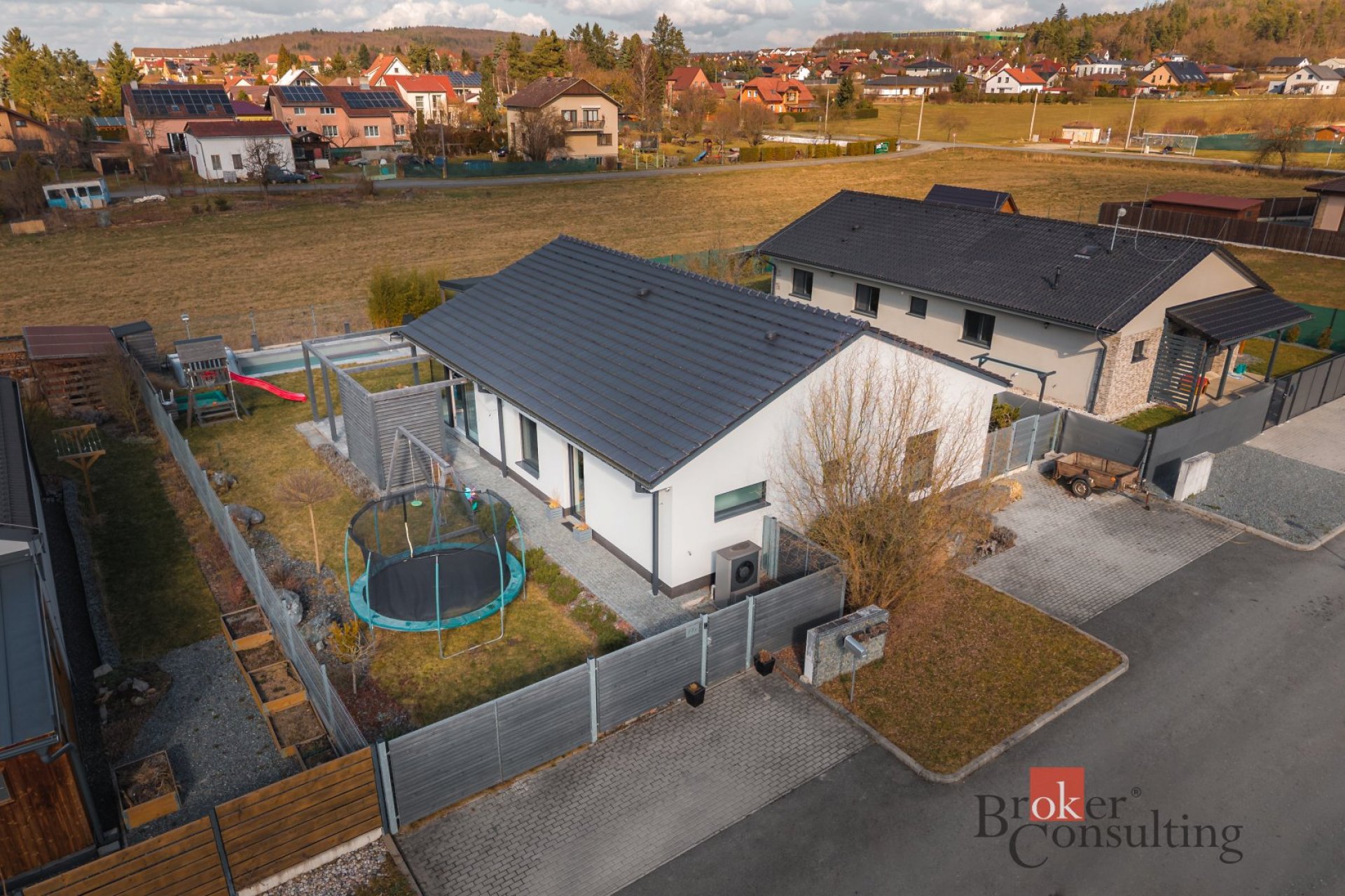 Prodej rodinného domu 5+kk se zahradou a bazénem – Štěnovice u Plzně