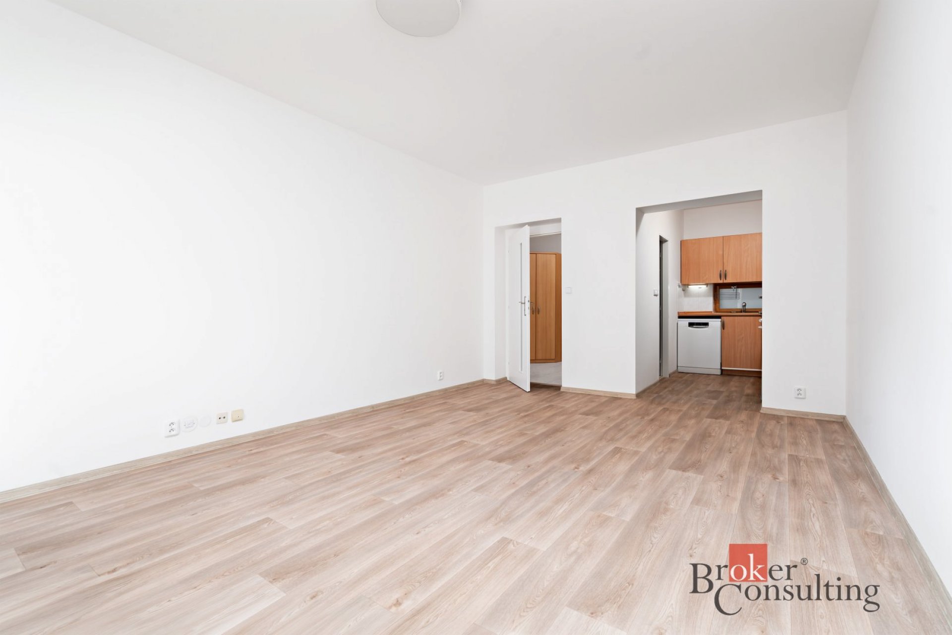 Pronájem byt 2KK s lodžií , ulice Slupská, Plzeň - Sylván