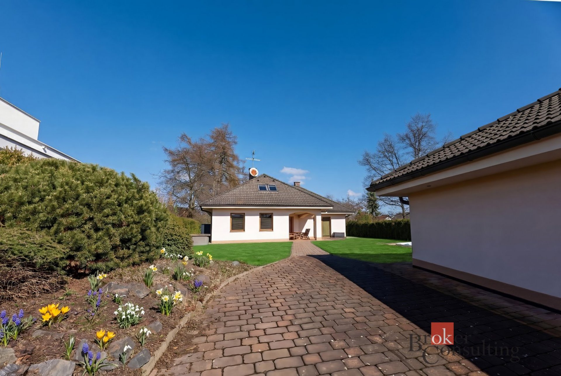 Nadstandardní rodinný dům 260 m² s bazénem, saunou a samostatnou garáží