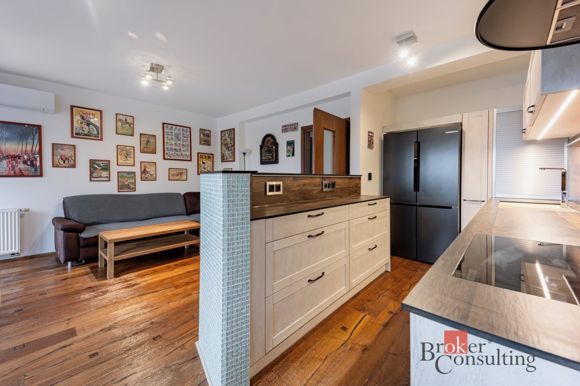 Byt, kde stále svítí slunce, 2+kk, 66,8 m², 4. NP, klimatizace, dubové podlahy, možnost koupě včetně