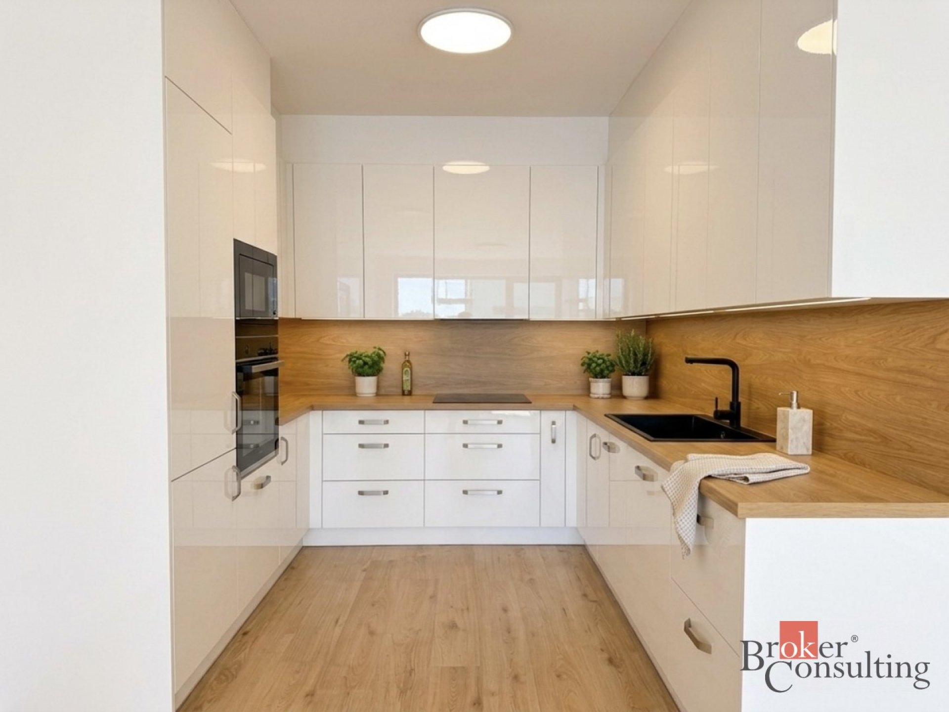 Moderní byt 2+kk s balkonem, sklepem a možností garážového stání