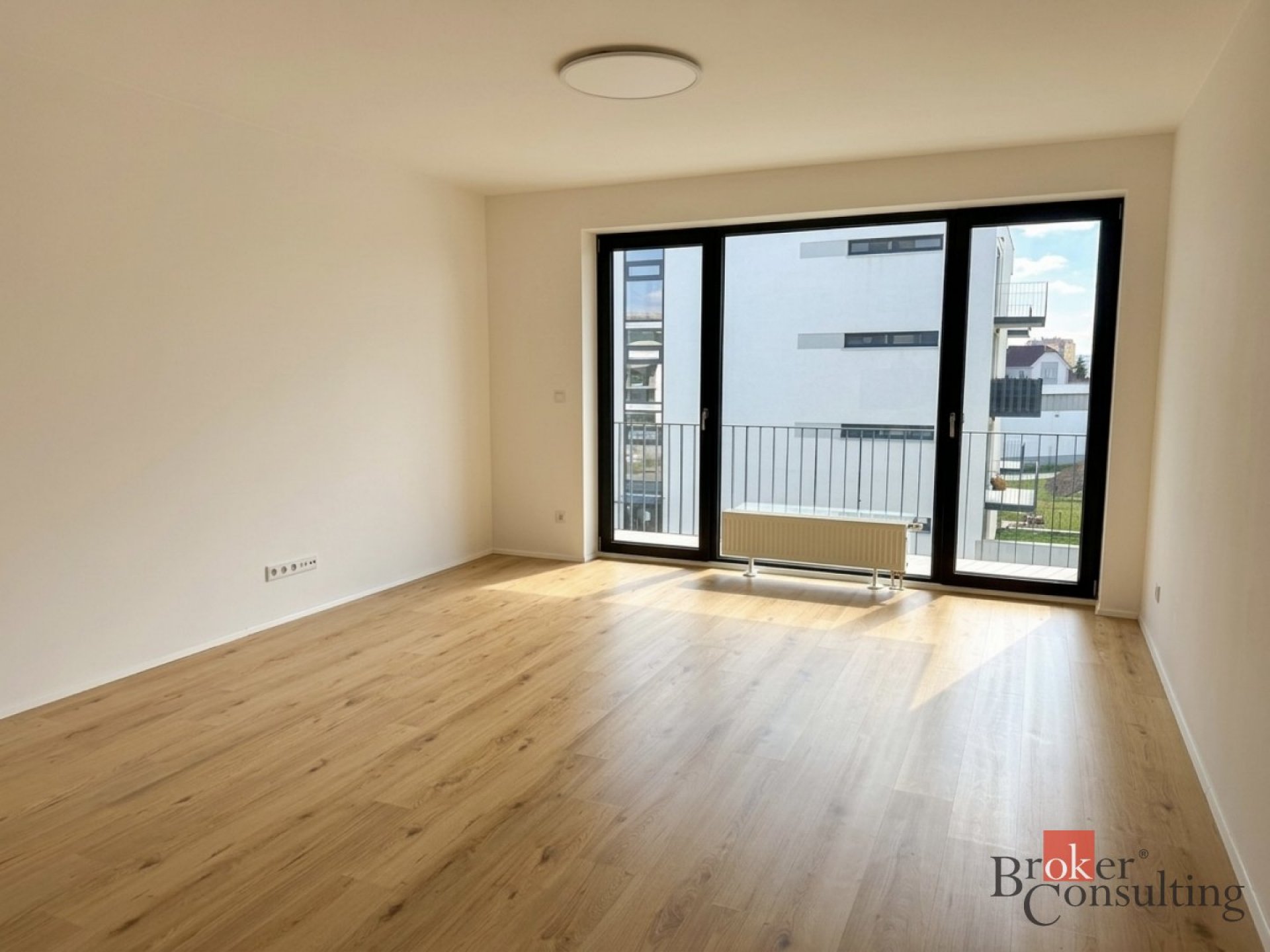 Moderní byt 2+kk s balkonem, sklepem a možností garážového stání