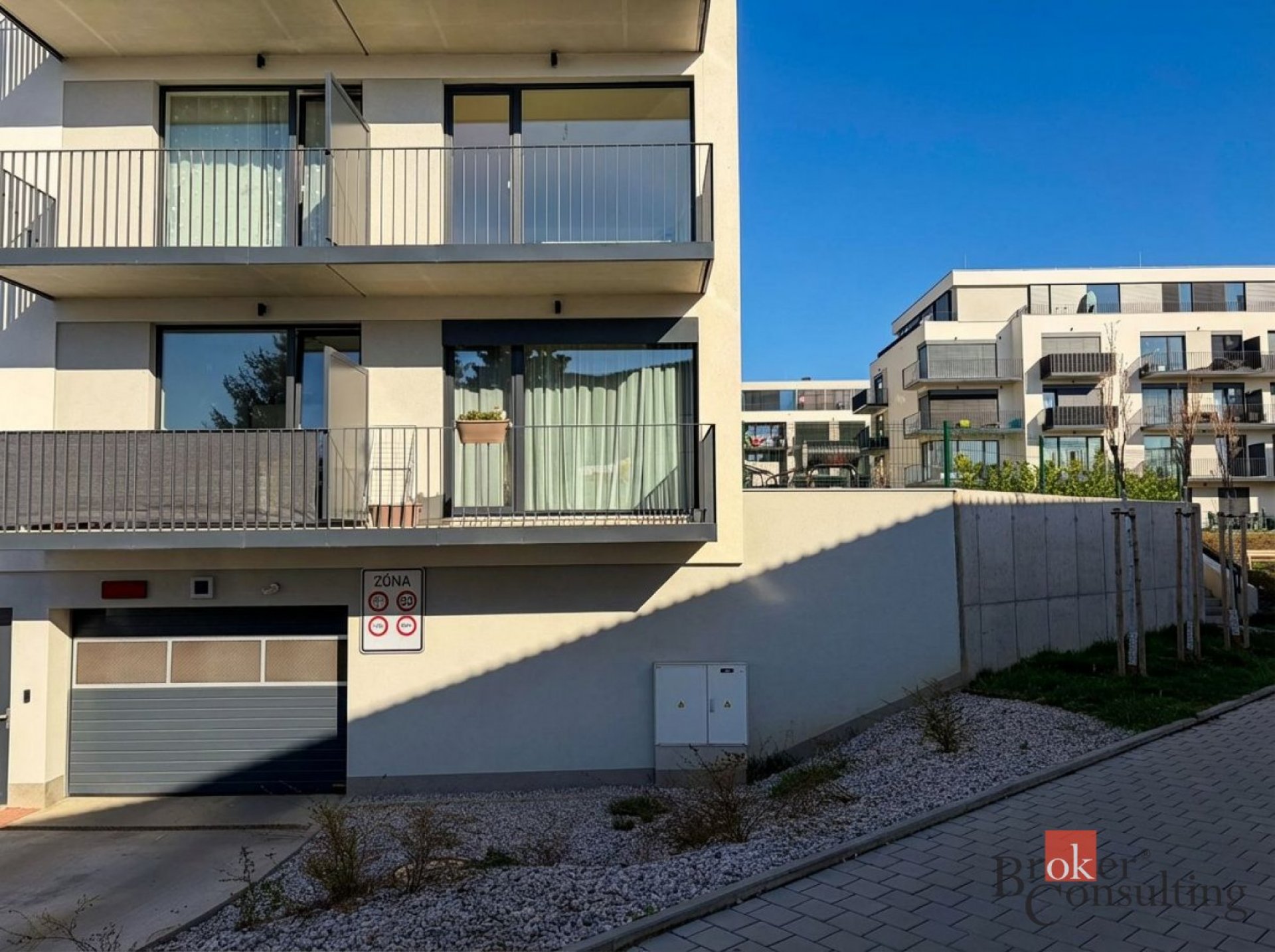 garážové parkovací stání