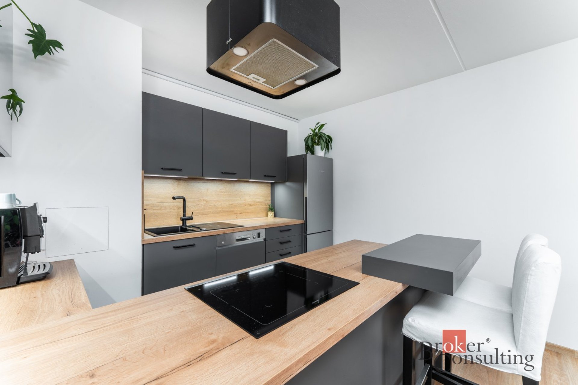 Moderní byt 3+kk s výhledem, Praha – Troja, 69 m²