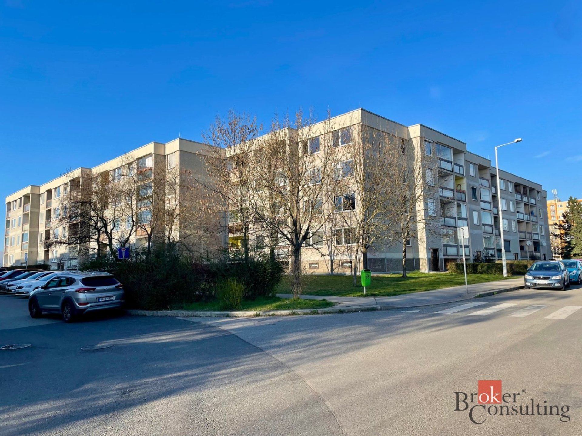 TOP NABÍDKA PRO RODINY: Podnájem prostorného a dispozičně velmi dobře řešeného bytu 4+1 s lodžií (89