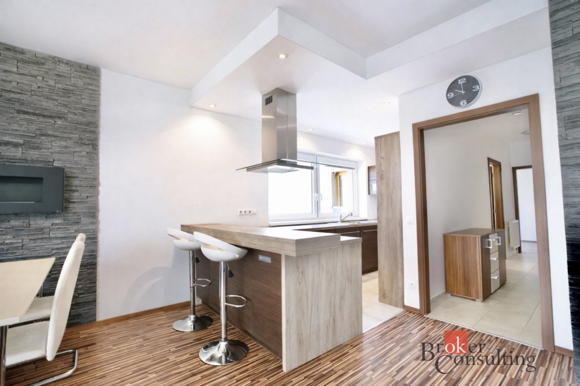 K pronájmu byt 3+kk o celkové výměře 71,55 m² včetně balkonu a sklepní kóje s parkovacím stáním