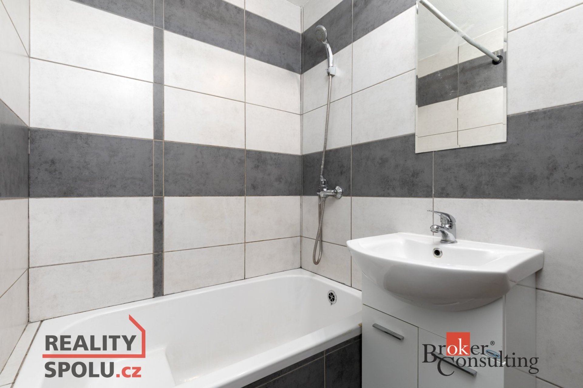 Pronájem, byty/1+kk, 27 m2, Výškovická 428/159, 70030 Ostrava, Ostrava-město [ID 84772]