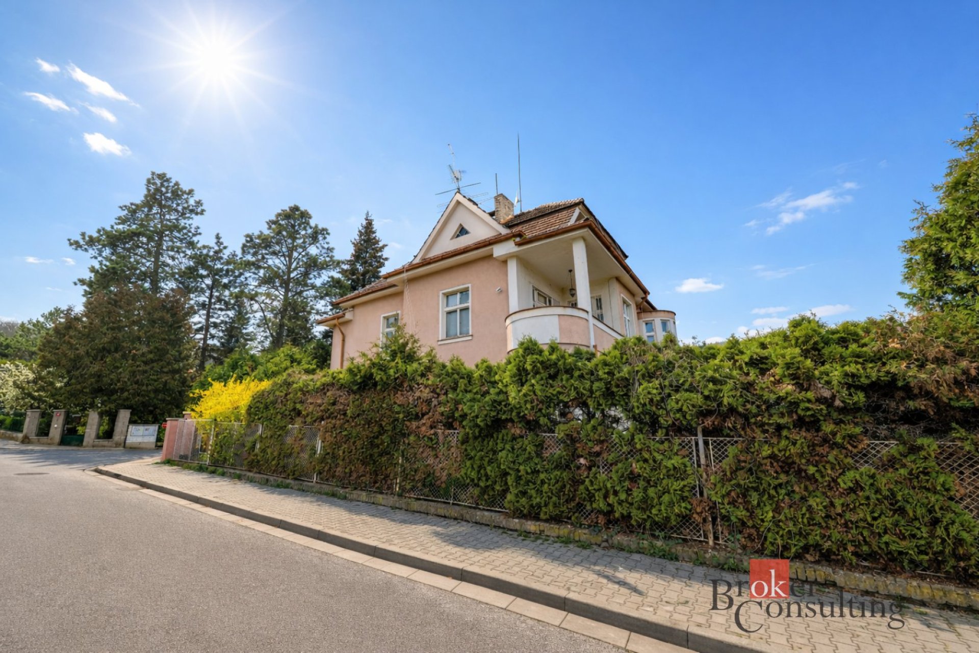 Prodej rodinného domu 283 m², pozemek 1591 m²