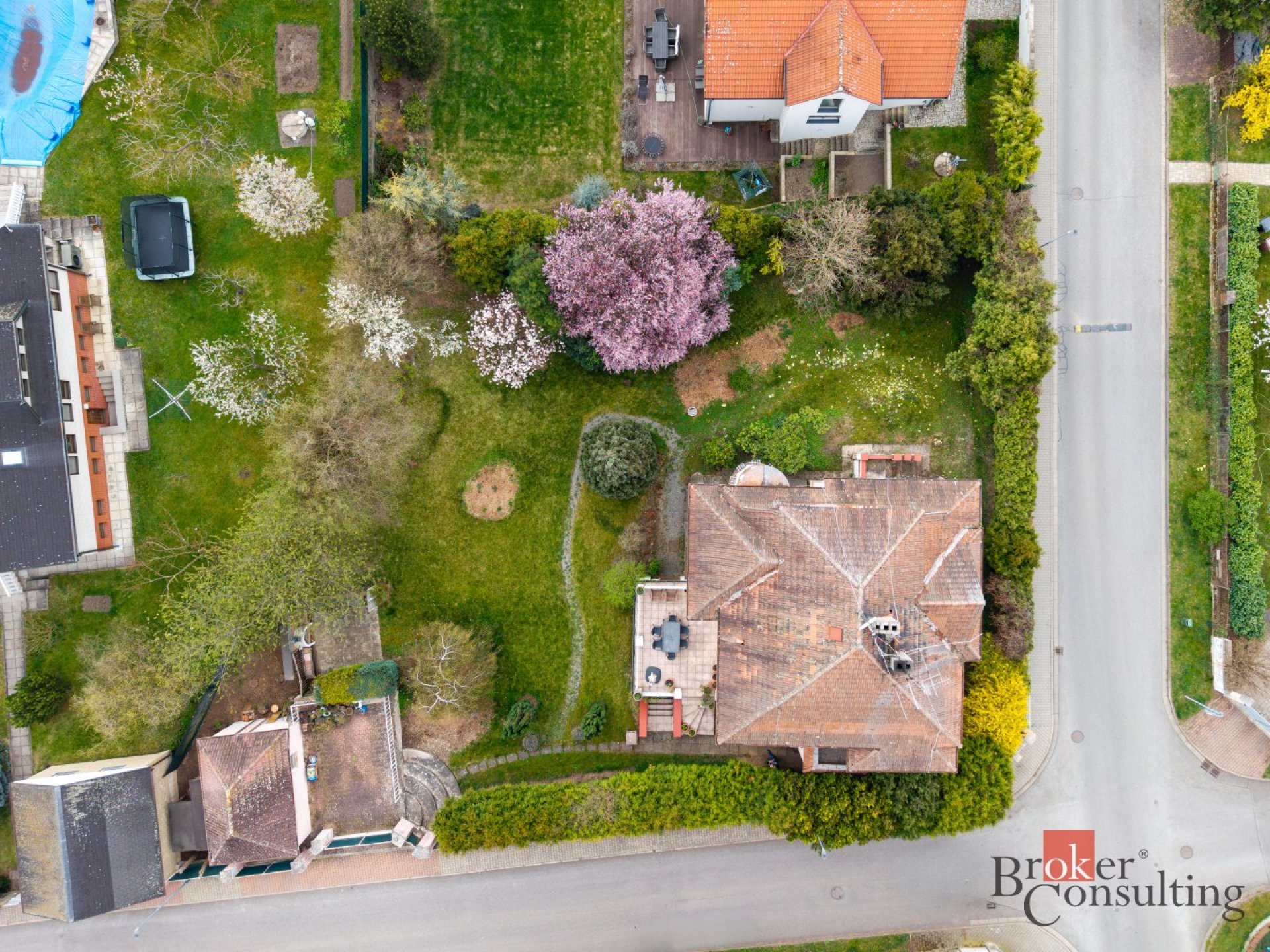 Prodej rodinného domu 283 m², pozemek 1591 m²