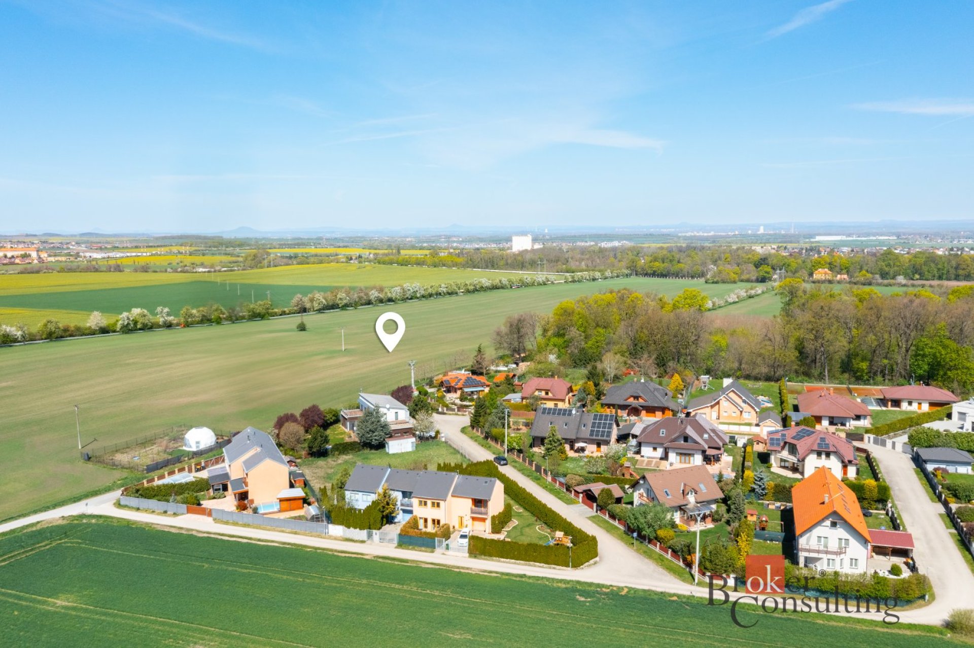 Pozemky v Hovorčovicích u Prahy – klidná lokalita s investičním potenciálem