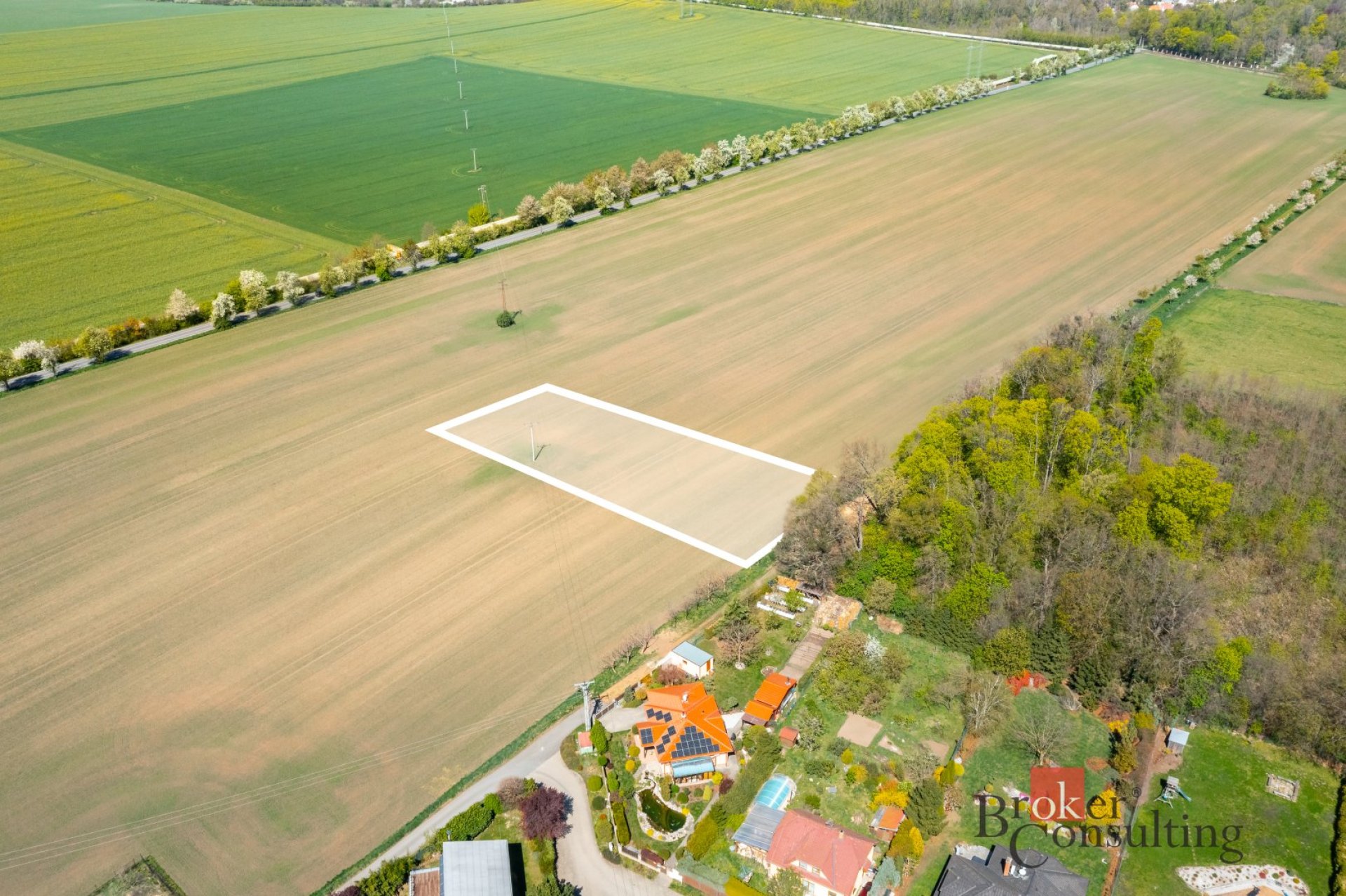 Pozemky v Hovorčovicích u Prahy – klidná lokalita s investičním potenciálem