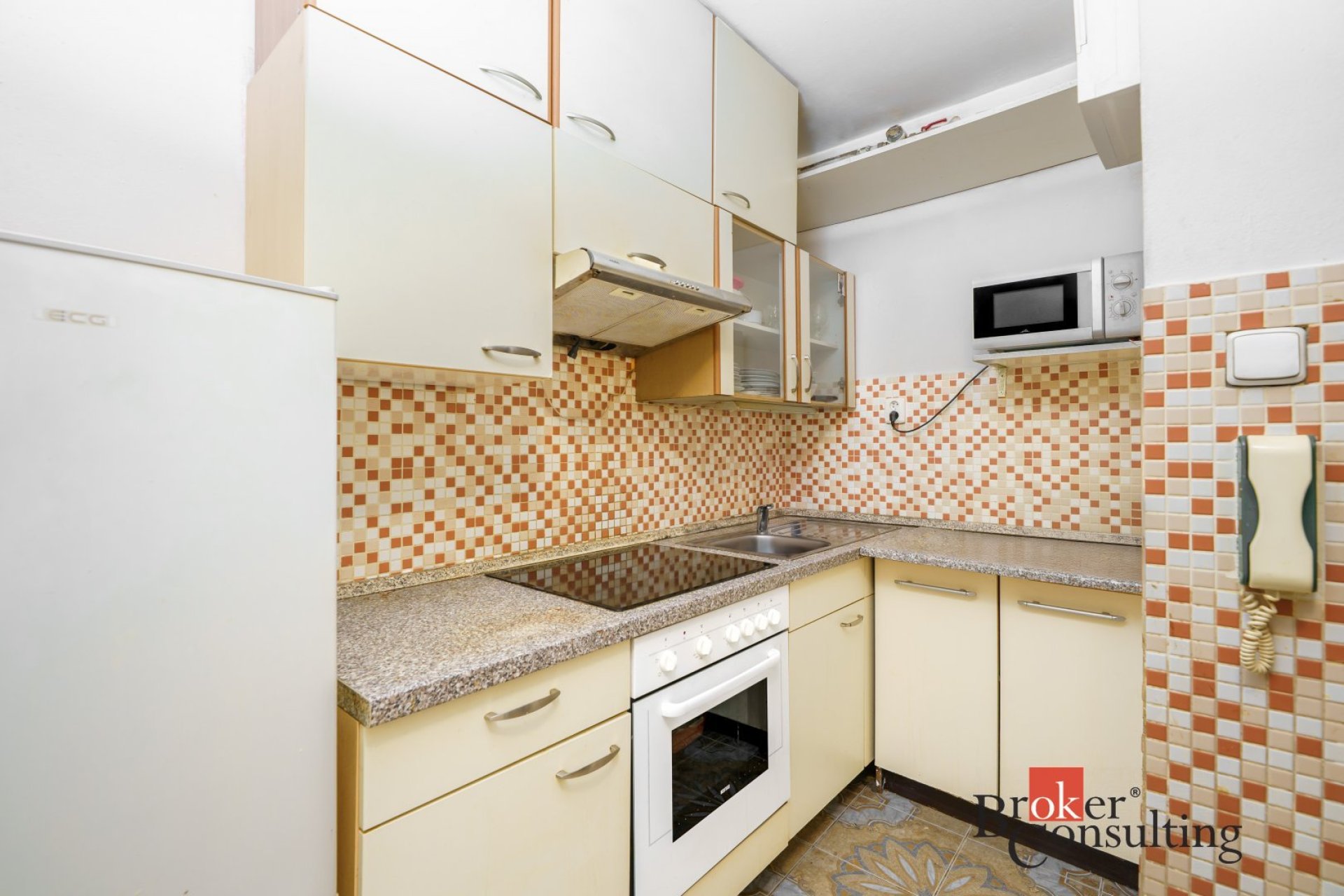 Pronájem bytu 2+1 s lodžií – Praha 4 Modřany, ul. K Otočce 53 m²