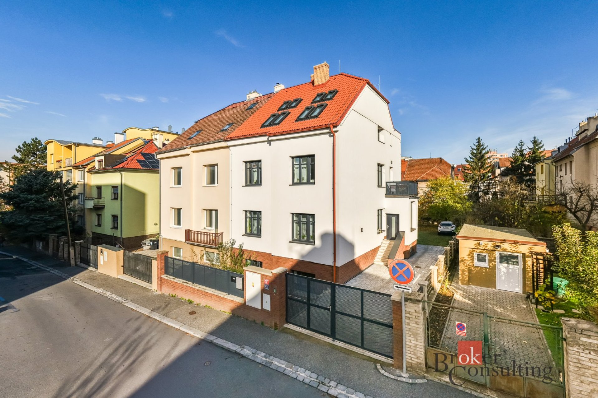 Prodej nadstandardního bytového domu – Praha 10, Strašnice, ul. Mukařovská 4 bytové jednotky, 4 podl