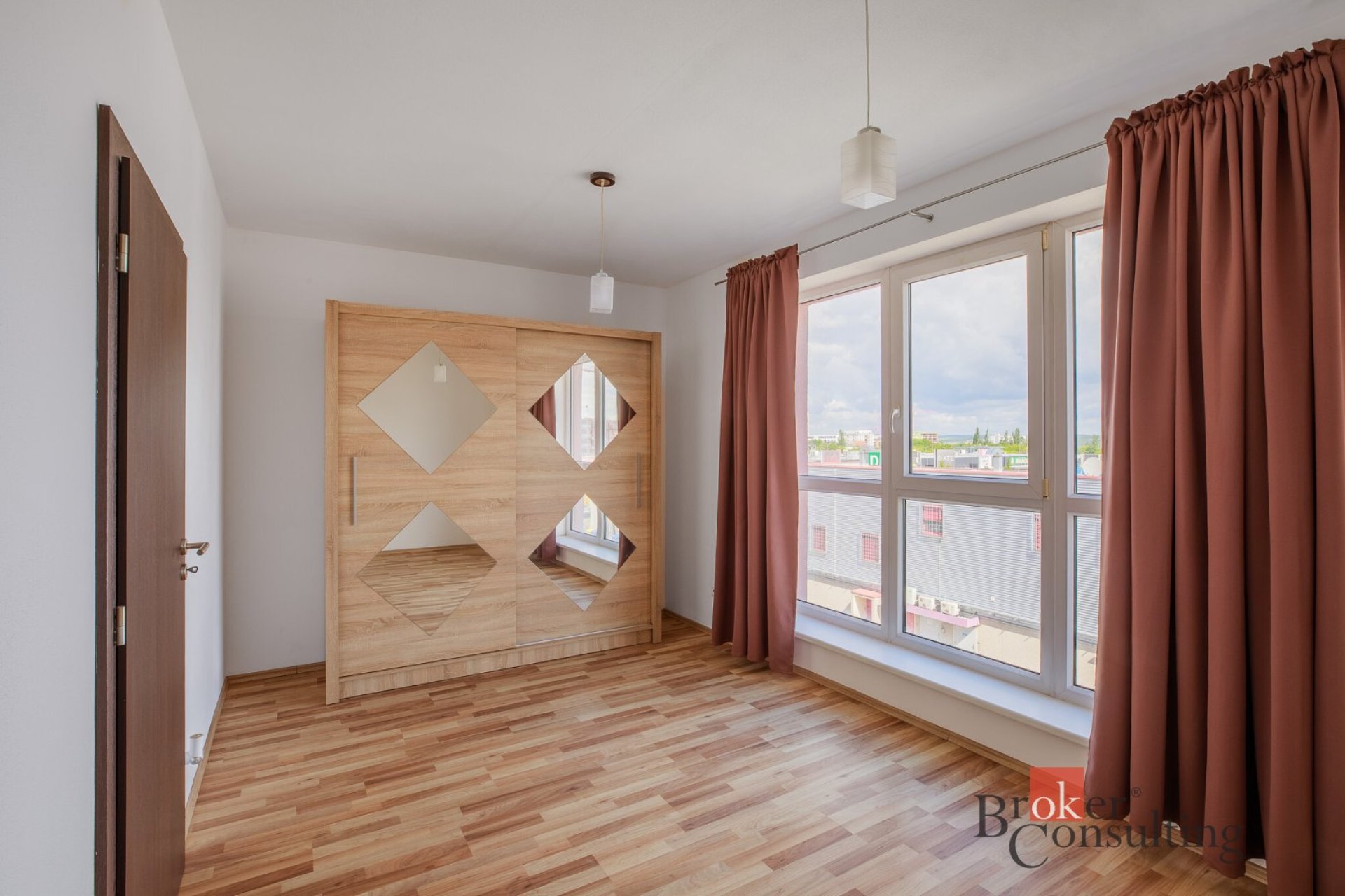 Prodej bytu 2+1, 65m2 , terasa, sklep, garážové stání, Plzeň - Bory